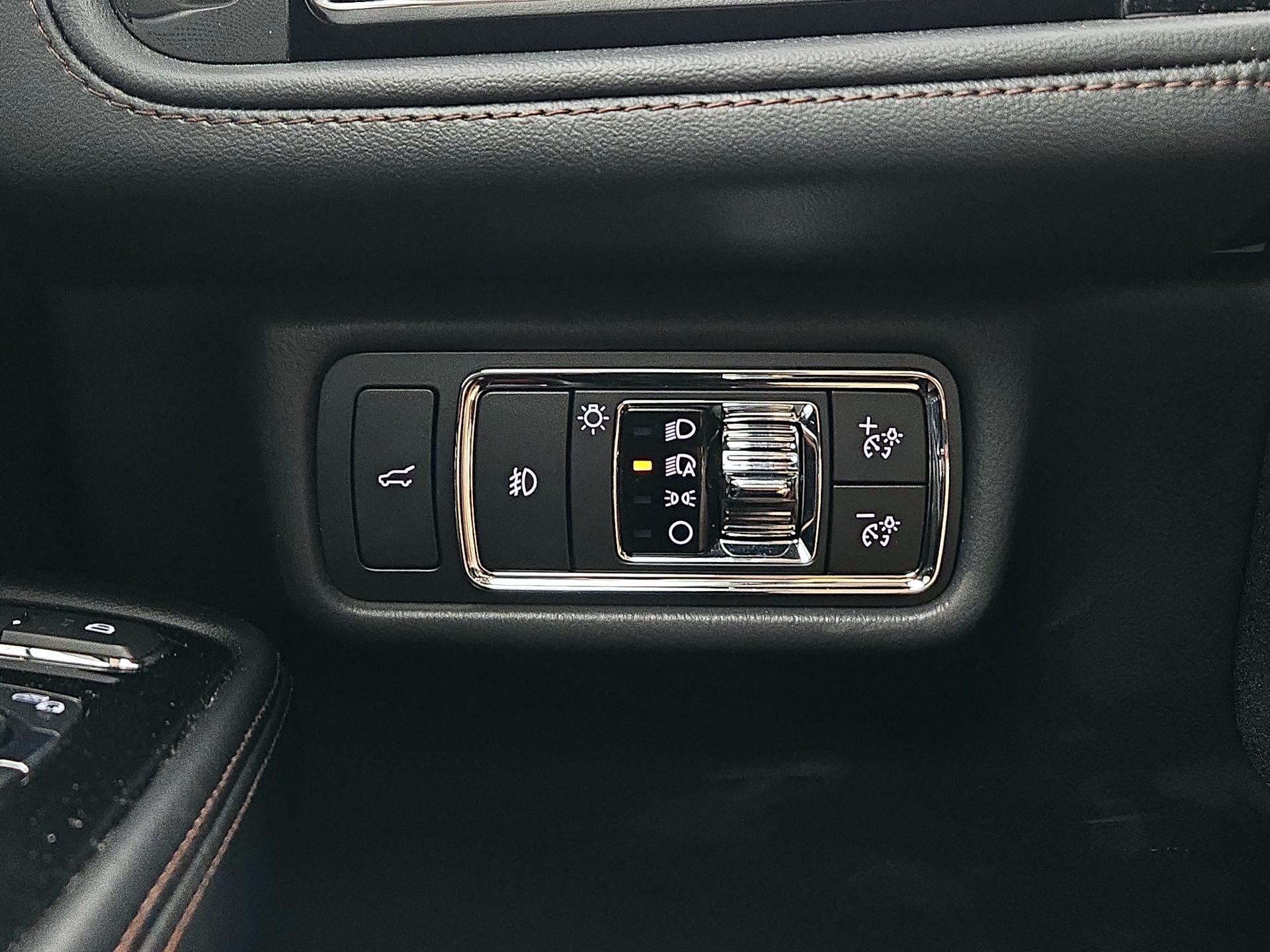 Thumbnail: 2023 Lincoln Aviator - 13