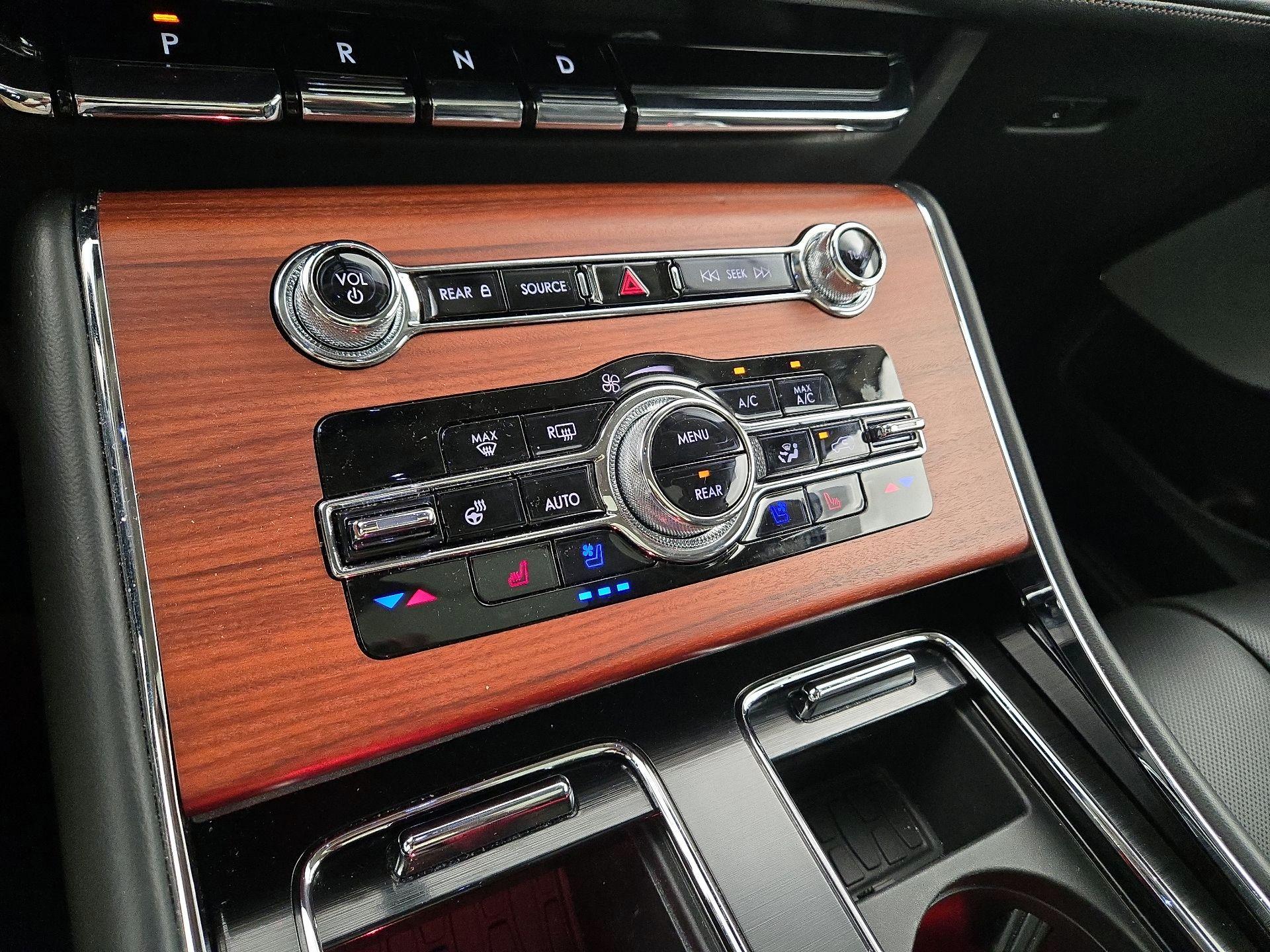 Thumbnail: 2023 Lincoln Aviator - 16