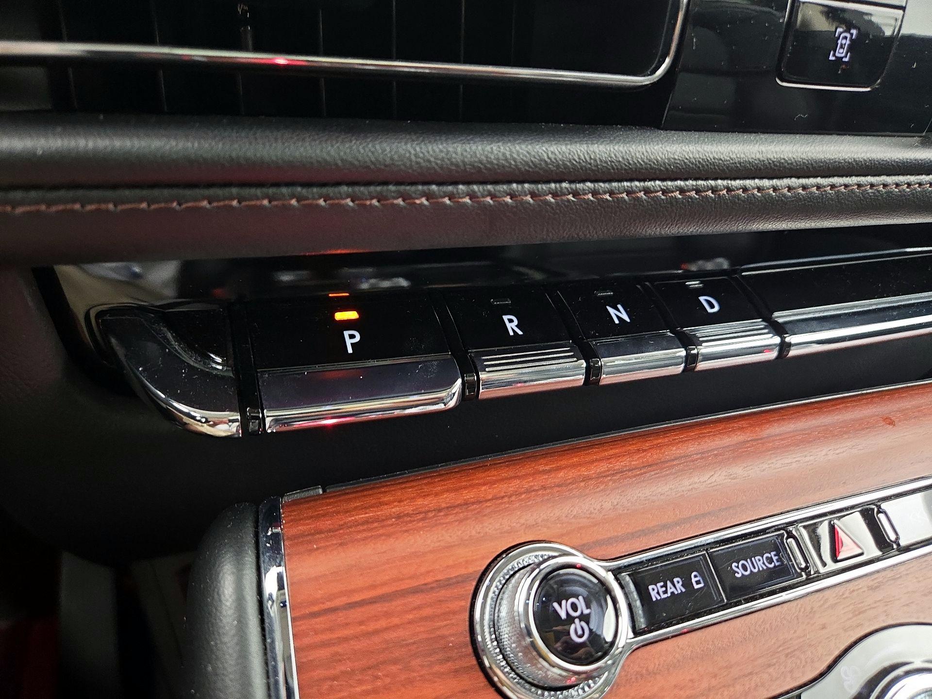 Thumbnail: 2023 Lincoln Aviator - 17