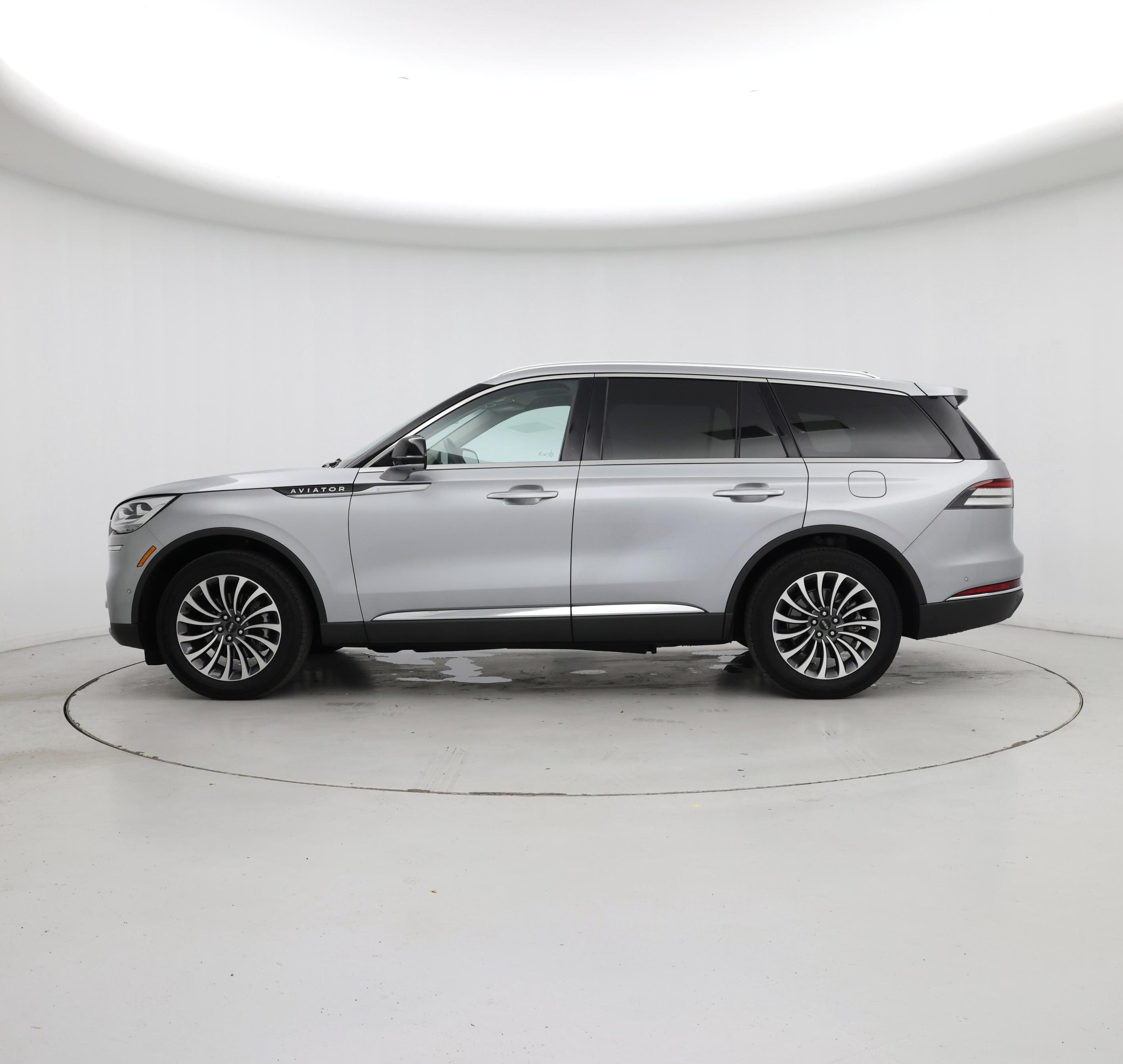 Thumbnail: 2023 Lincoln Aviator - 3