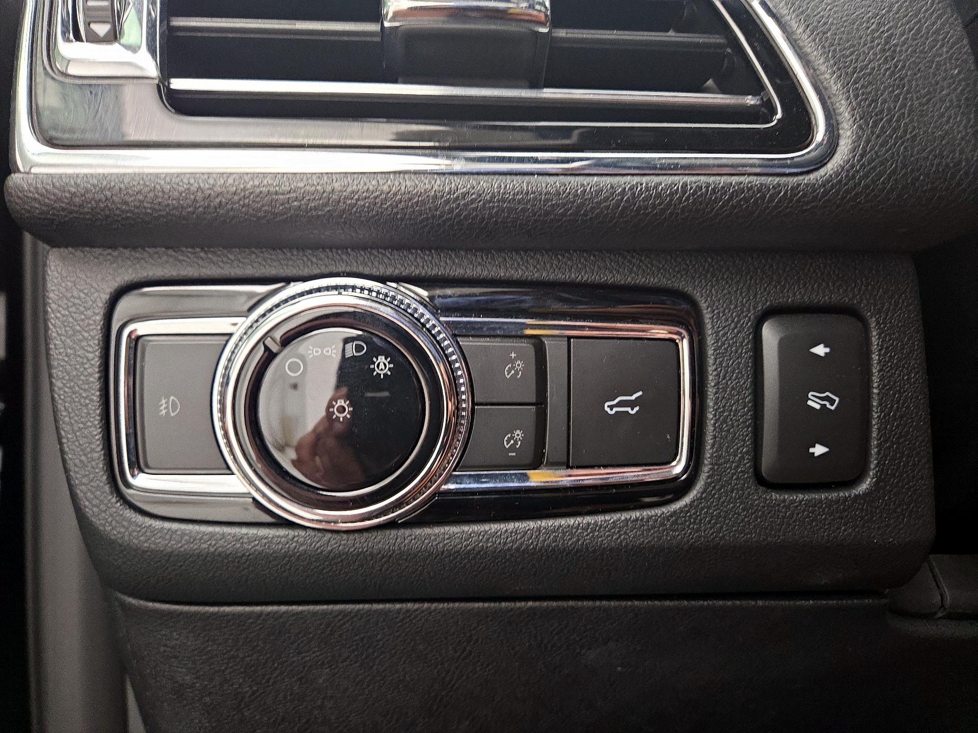 Thumbnail: 2020 Lincoln Navigator - 13
