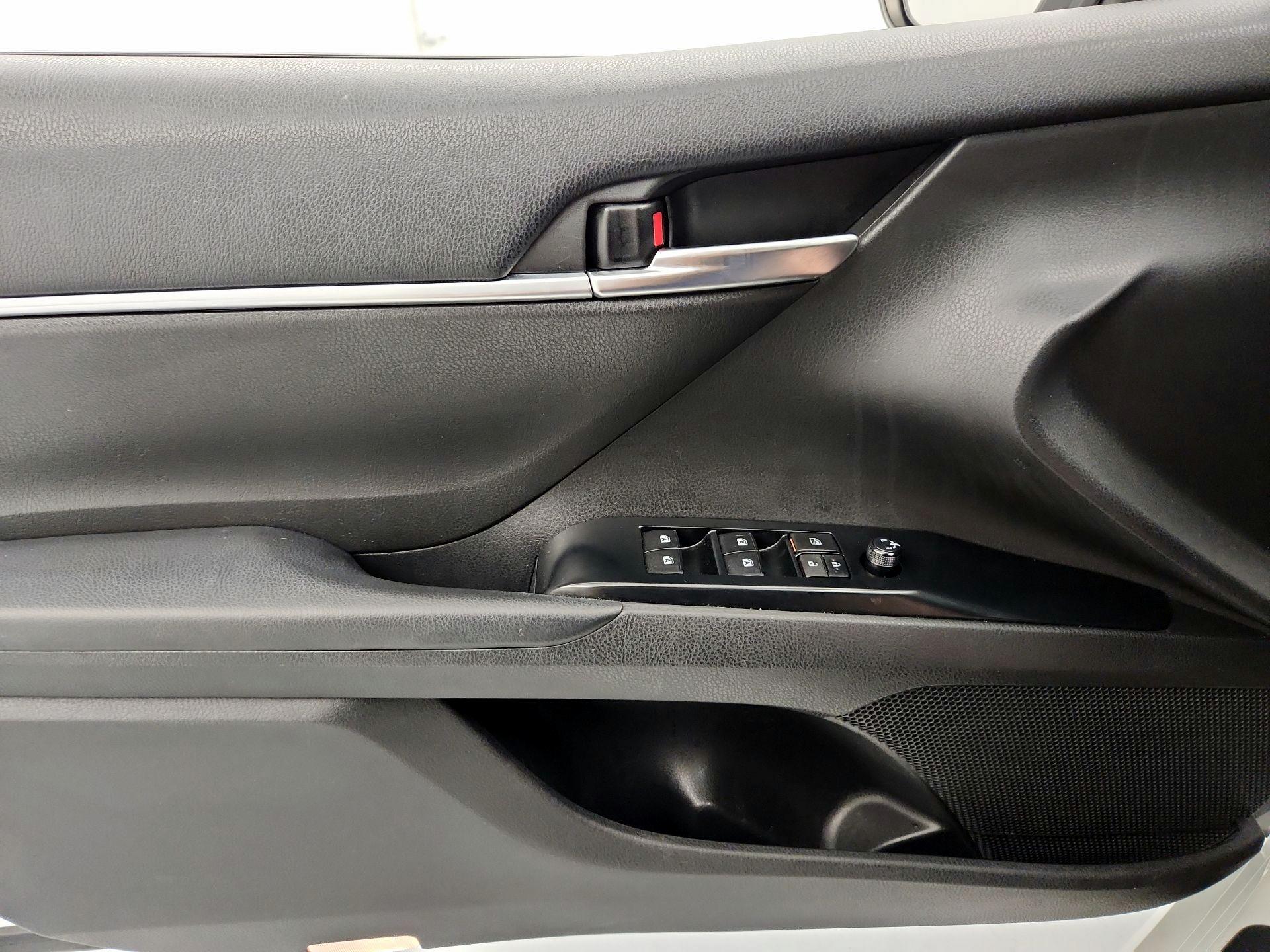 Thumbnail: 2019 Toyota Camry - 12