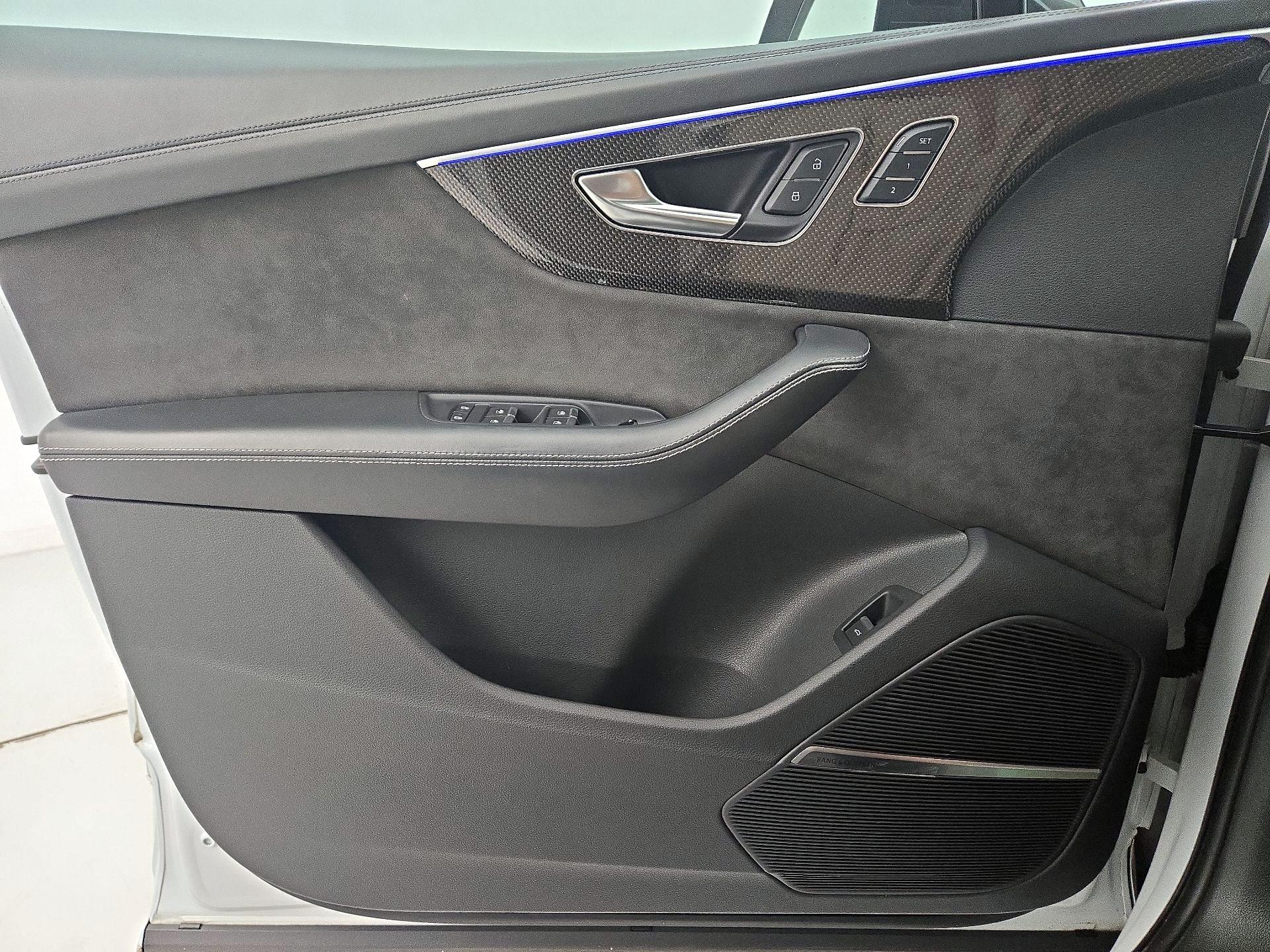 Thumbnail: 2021 Audi SQ7 - 12