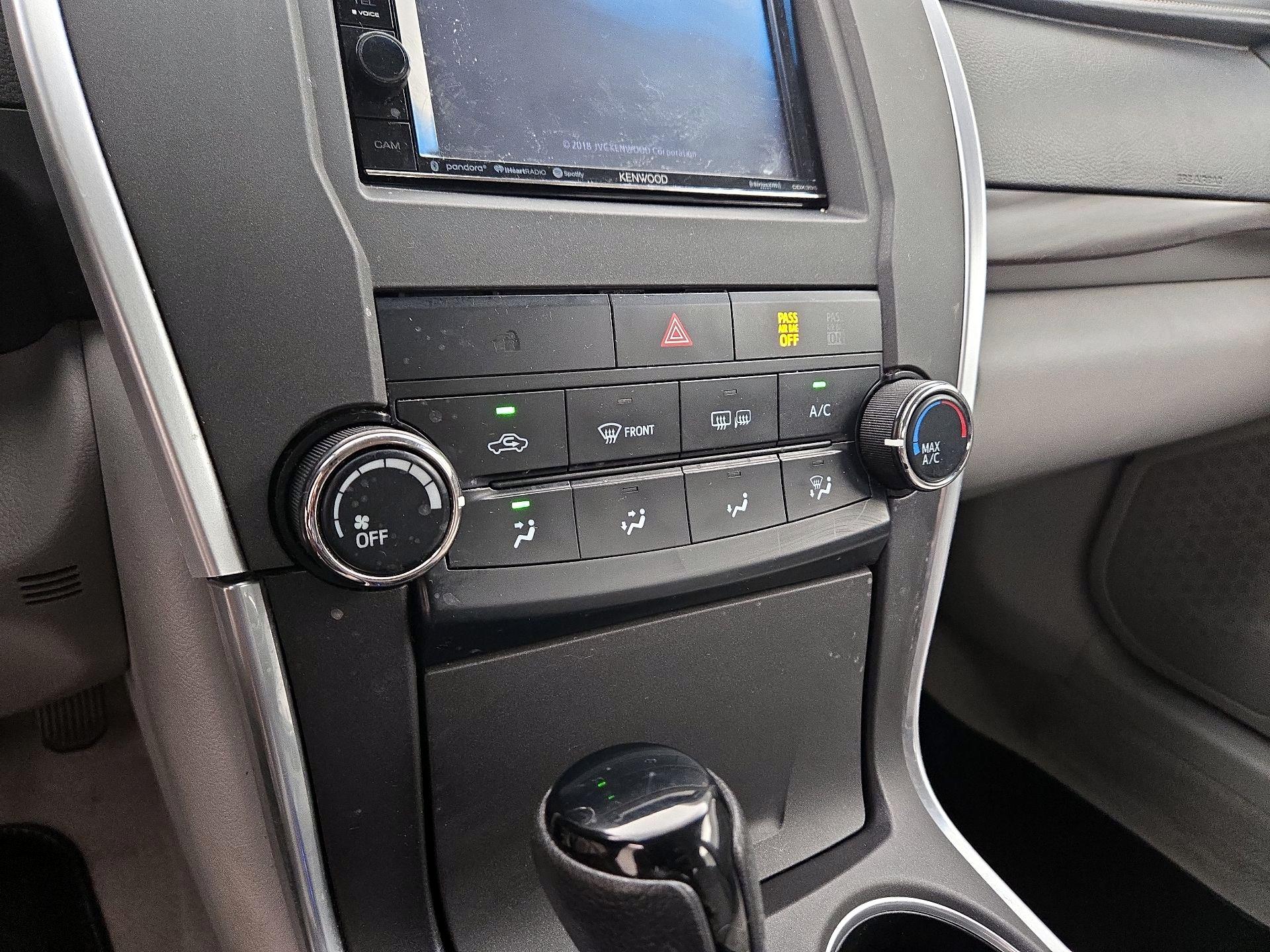 Thumbnail: 2015 Toyota Camry - 16