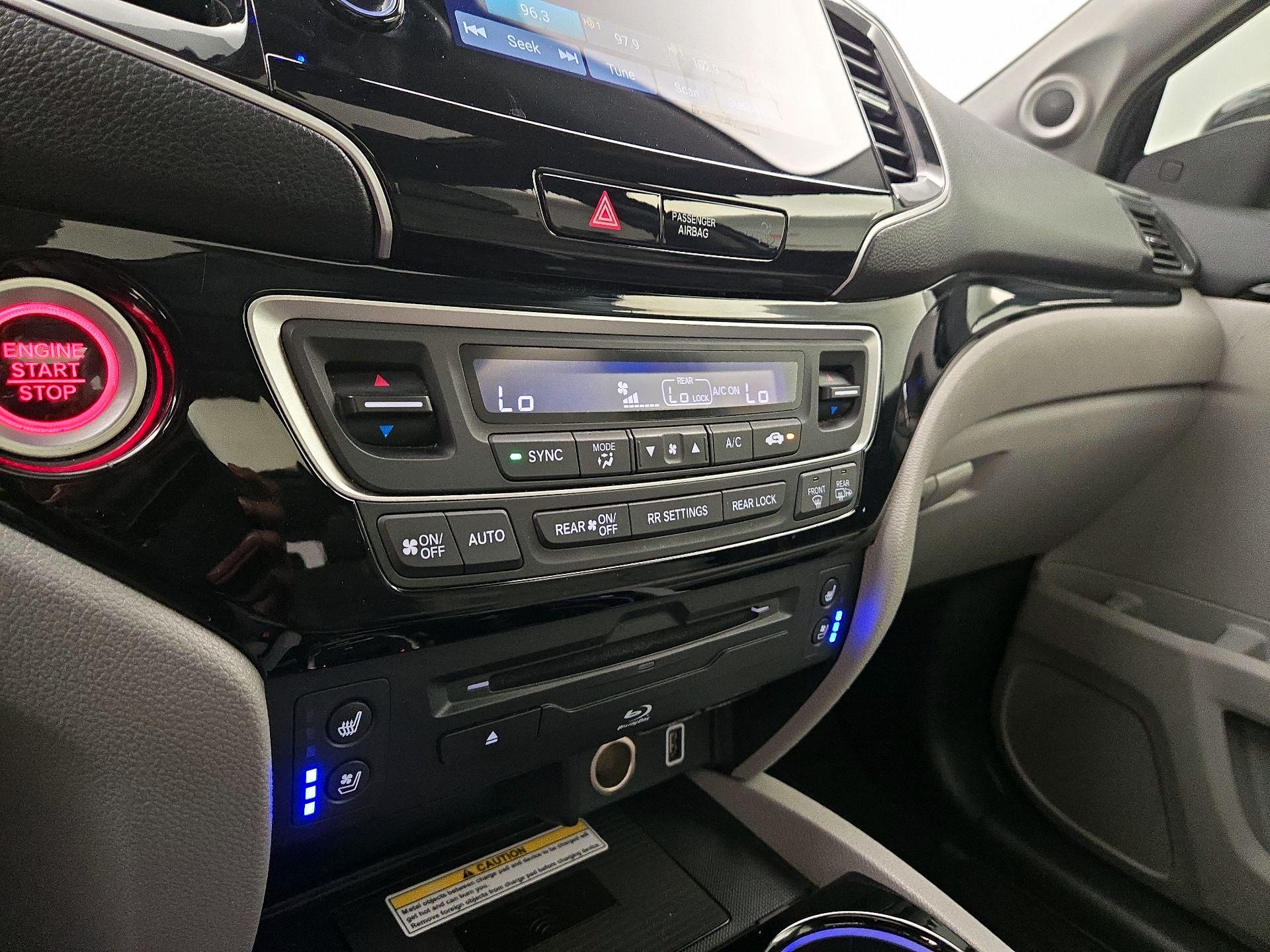 Thumbnail: 2019 Honda Pilot - 17