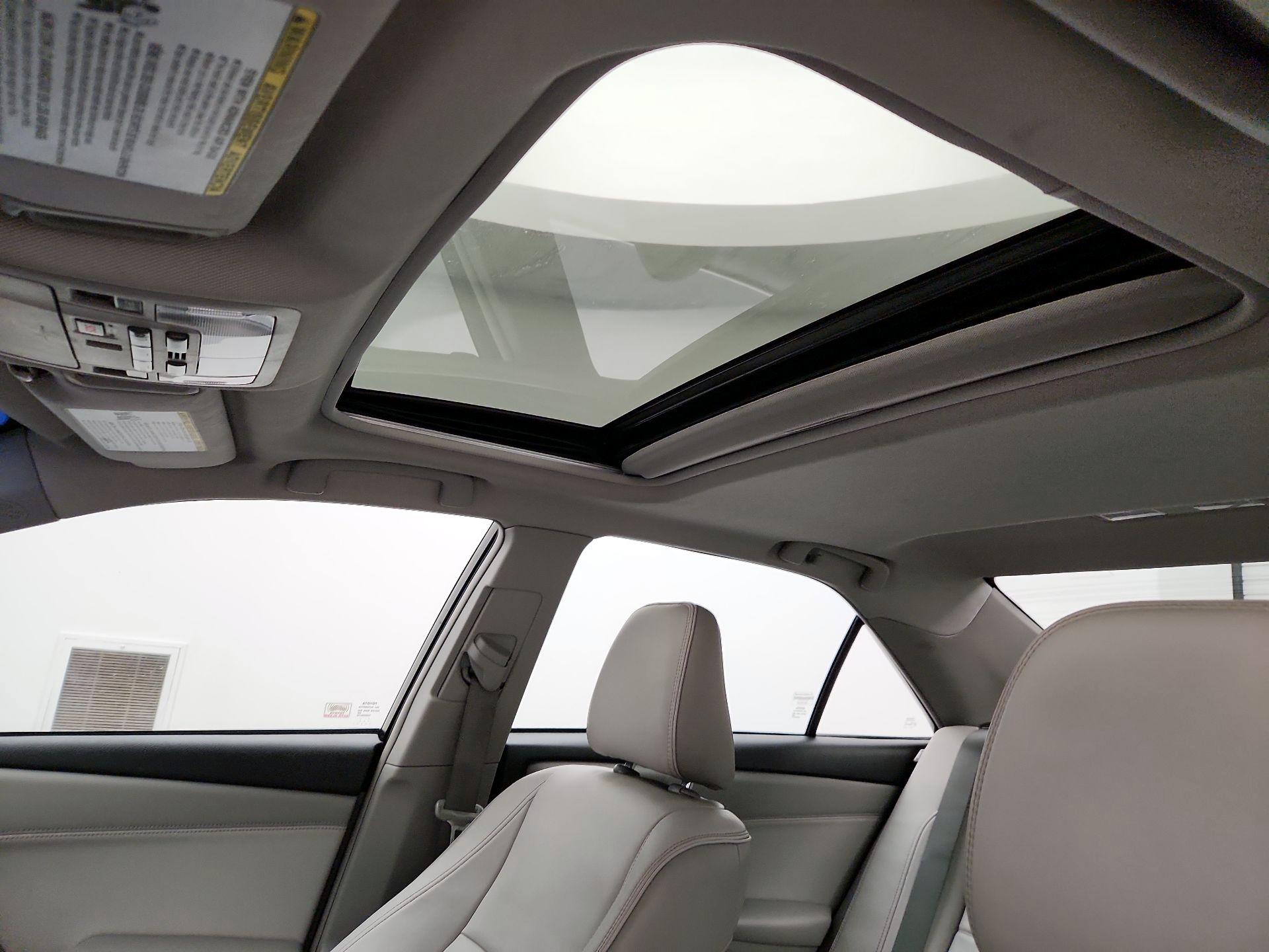 Thumbnail: 2016 Toyota Camry - 11