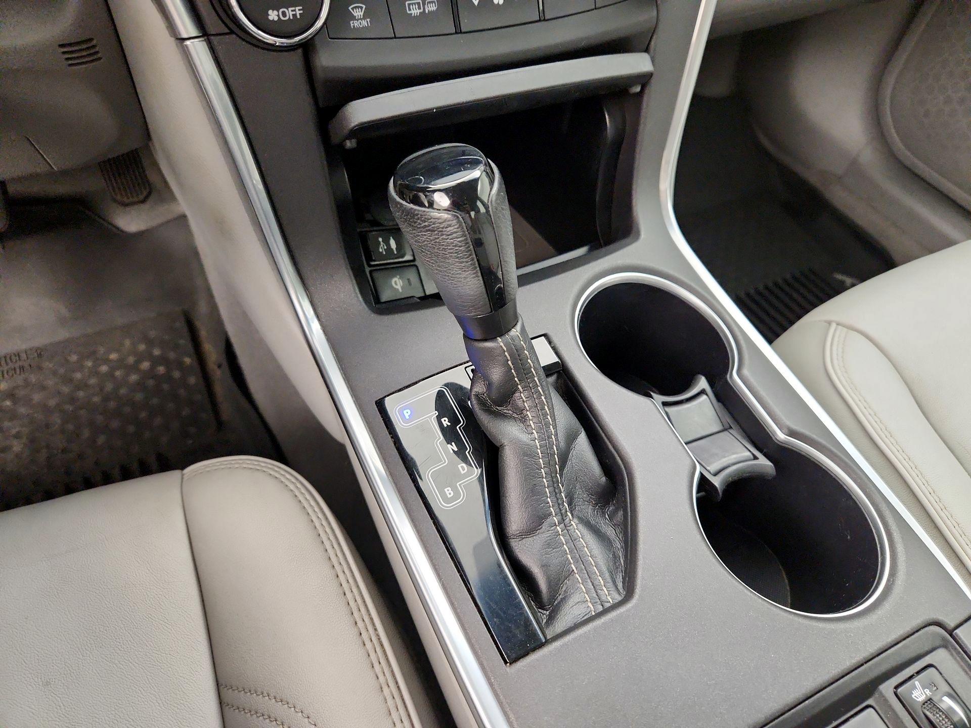 Thumbnail: 2016 Toyota Camry - 17
