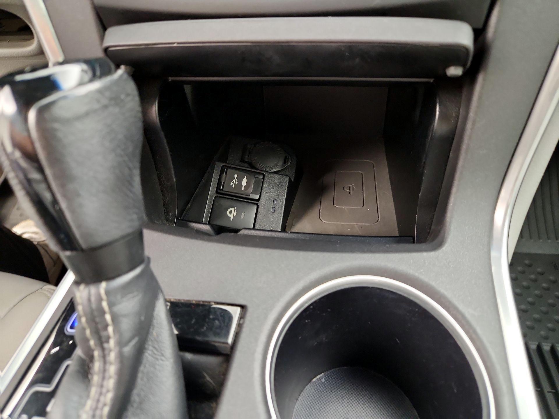 Thumbnail: 2016 Toyota Camry - 18