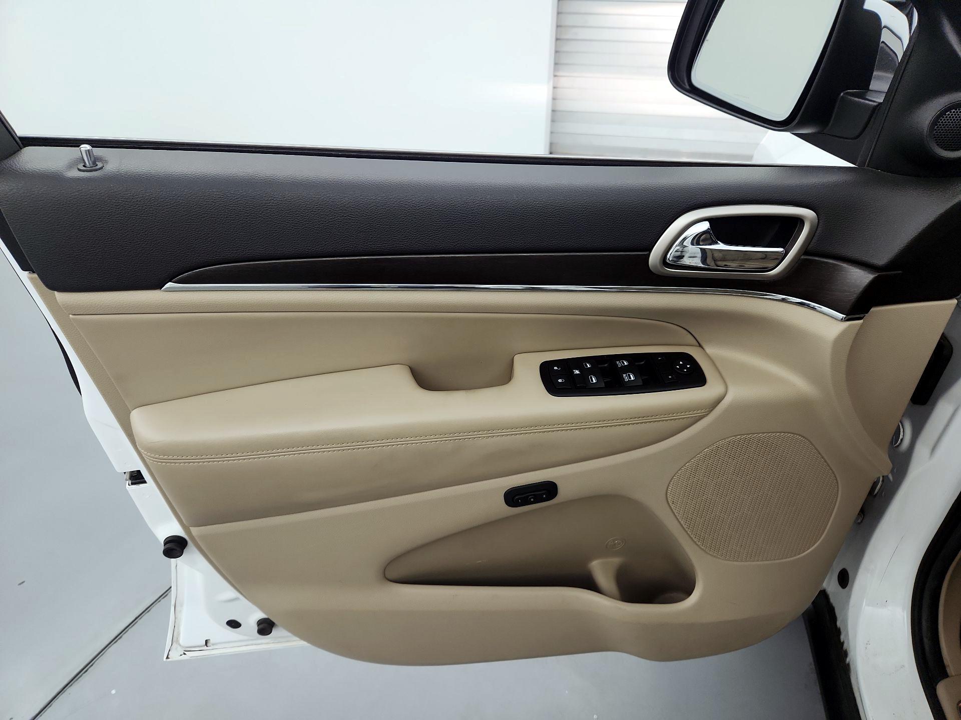 Thumbnail: 2014 Jeep Grand Cherokee - 12
