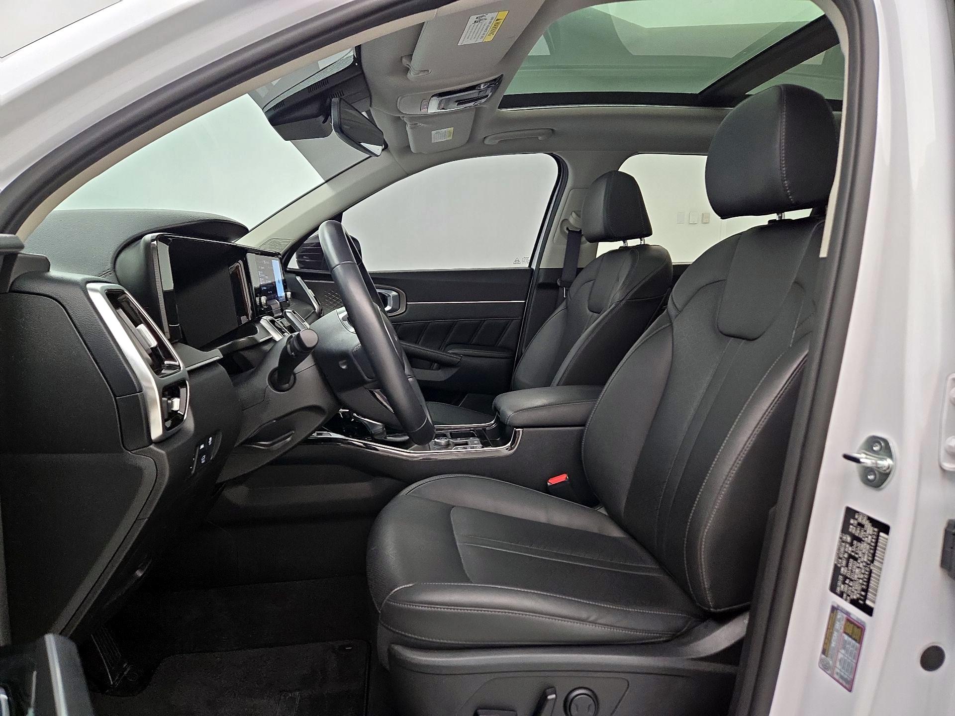 Thumbnail: 2023 Kia Sorento - 11