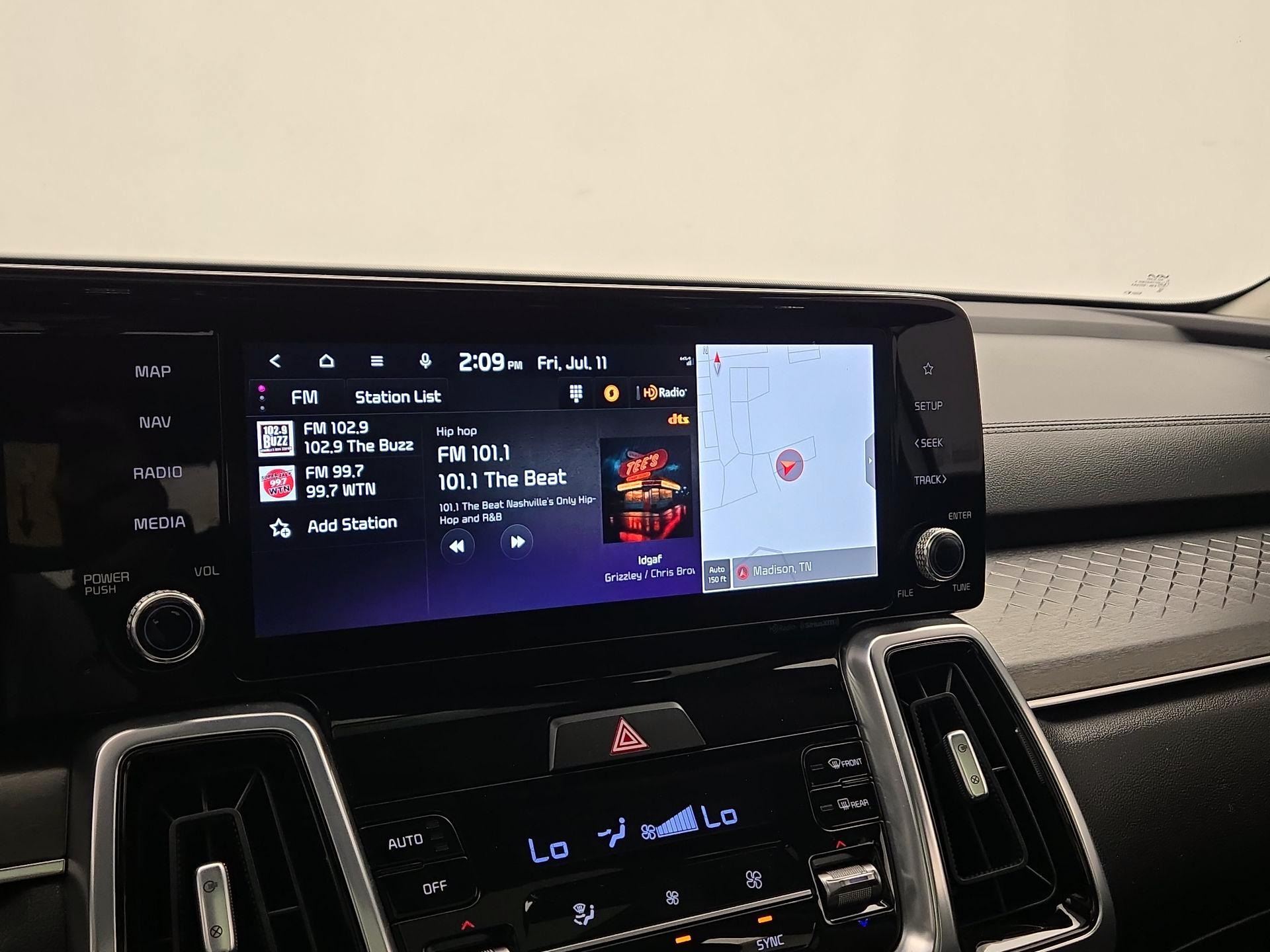 Thumbnail: 2023 Kia Sorento - 16