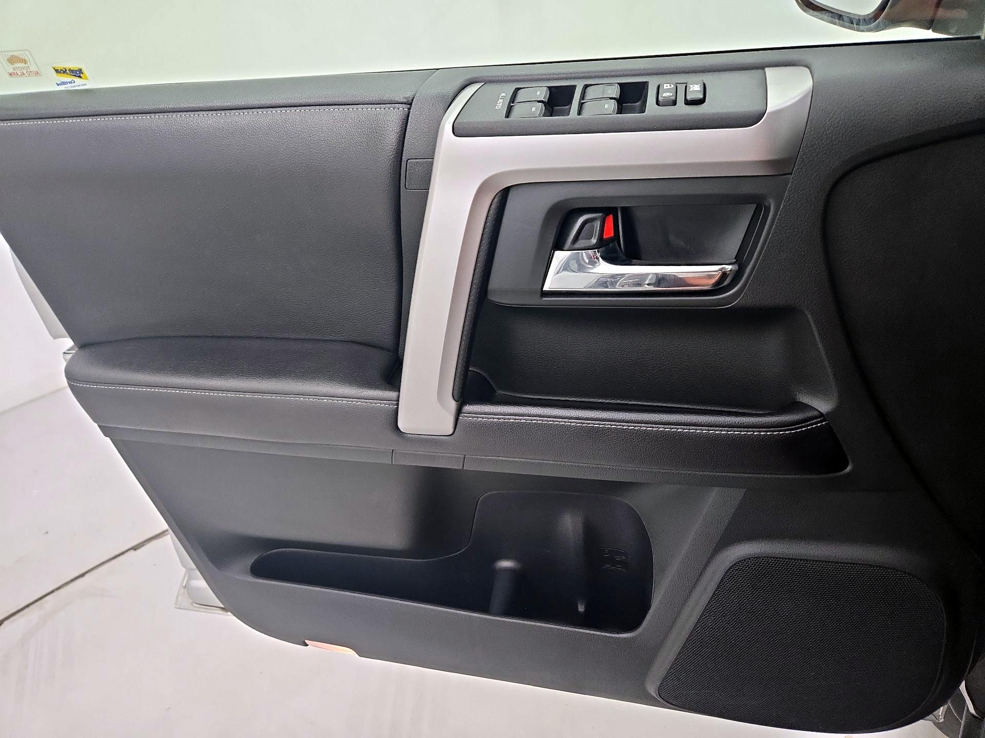 Thumbnail: 2016 Toyota 4Runner - 12