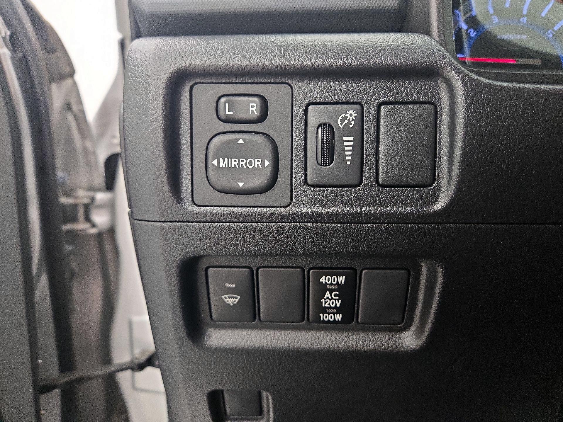 Thumbnail: 2016 Toyota 4Runner - 13