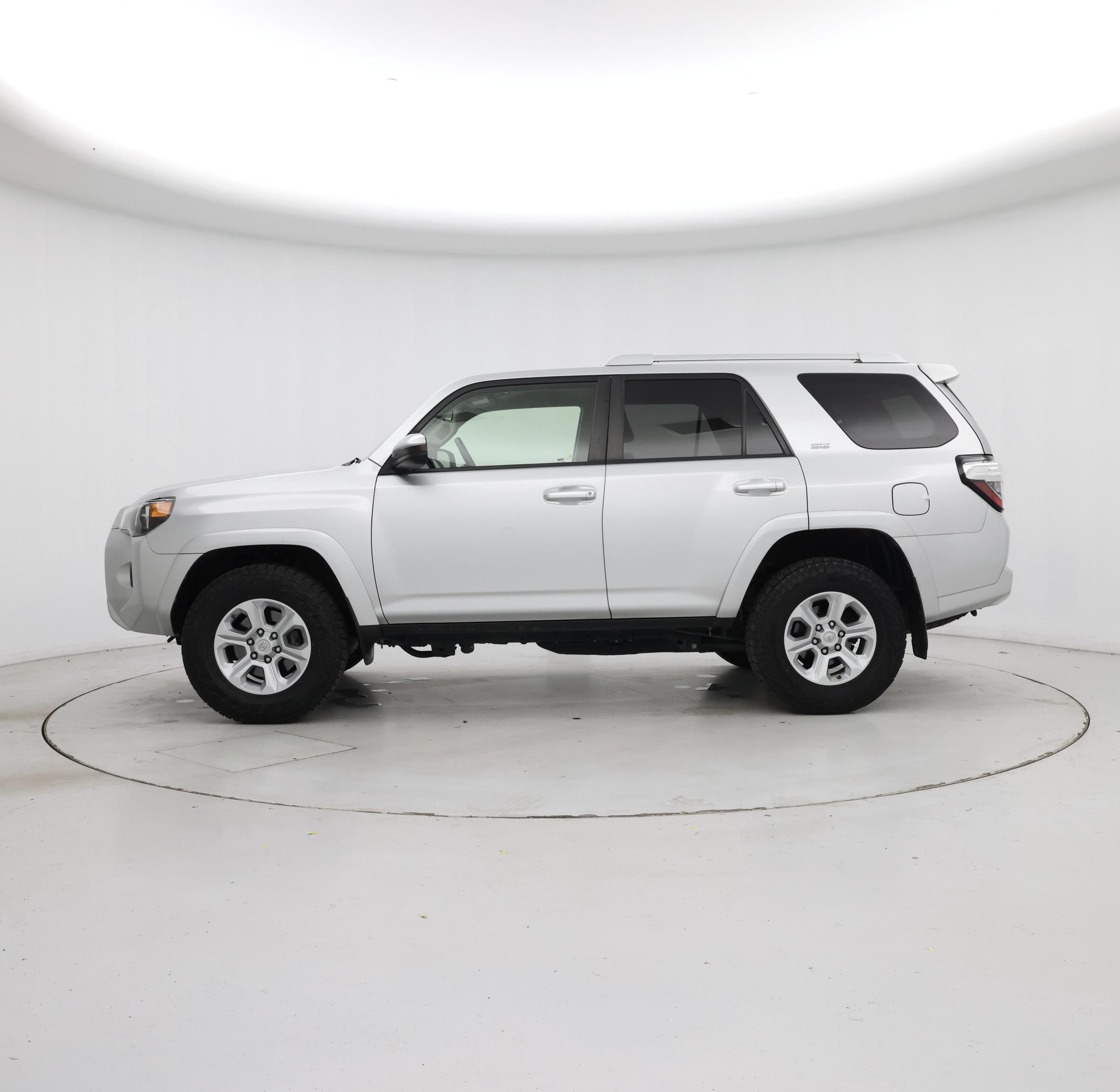 Thumbnail: 2016 Toyota 4Runner - 3