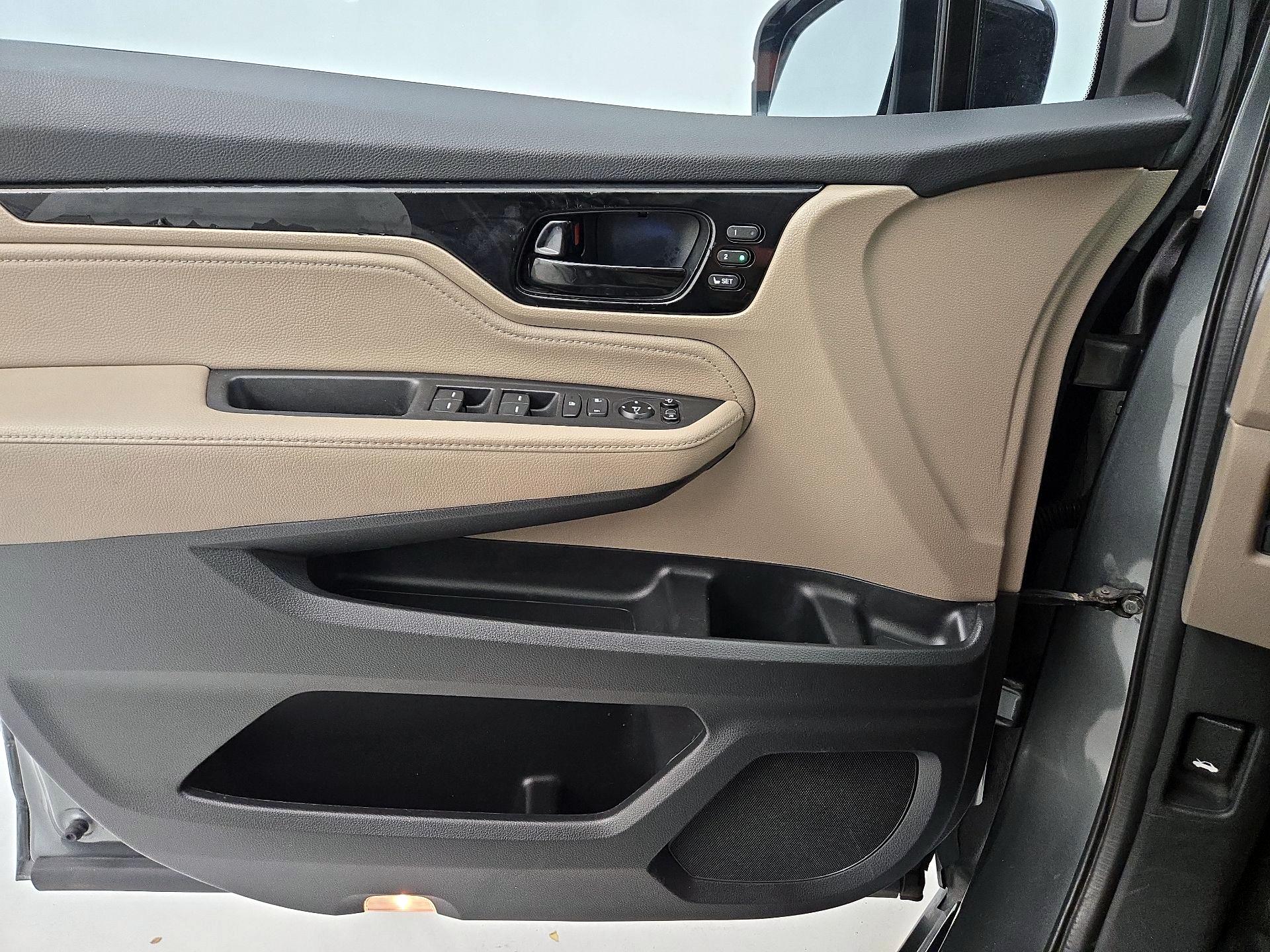 Thumbnail: 2018 Honda Odyssey - 12