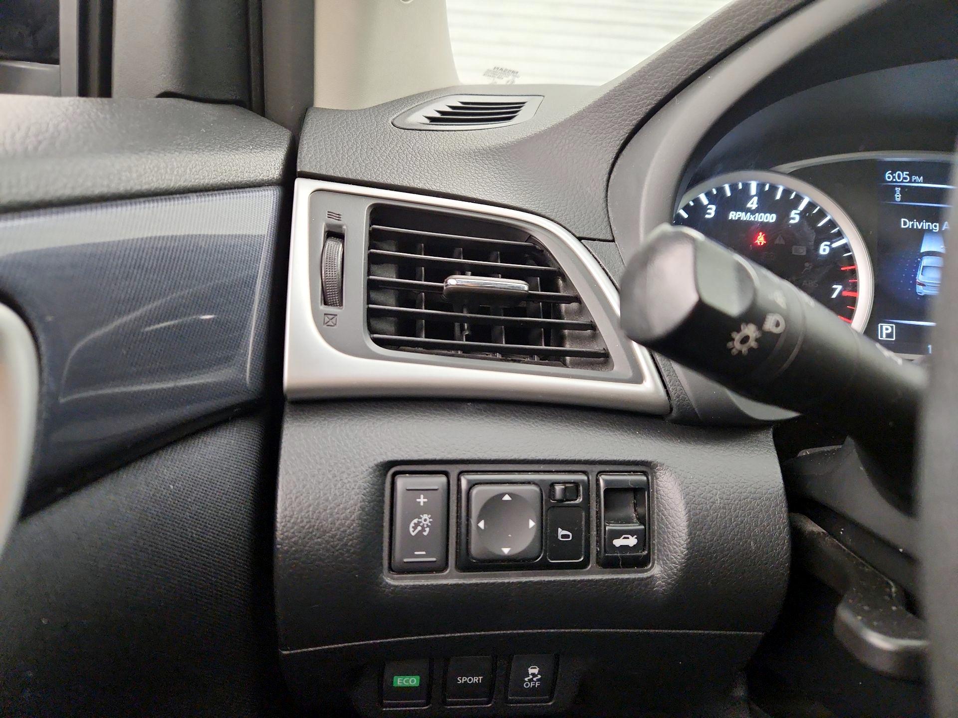 Thumbnail: 2018 Nissan Sentra - 13