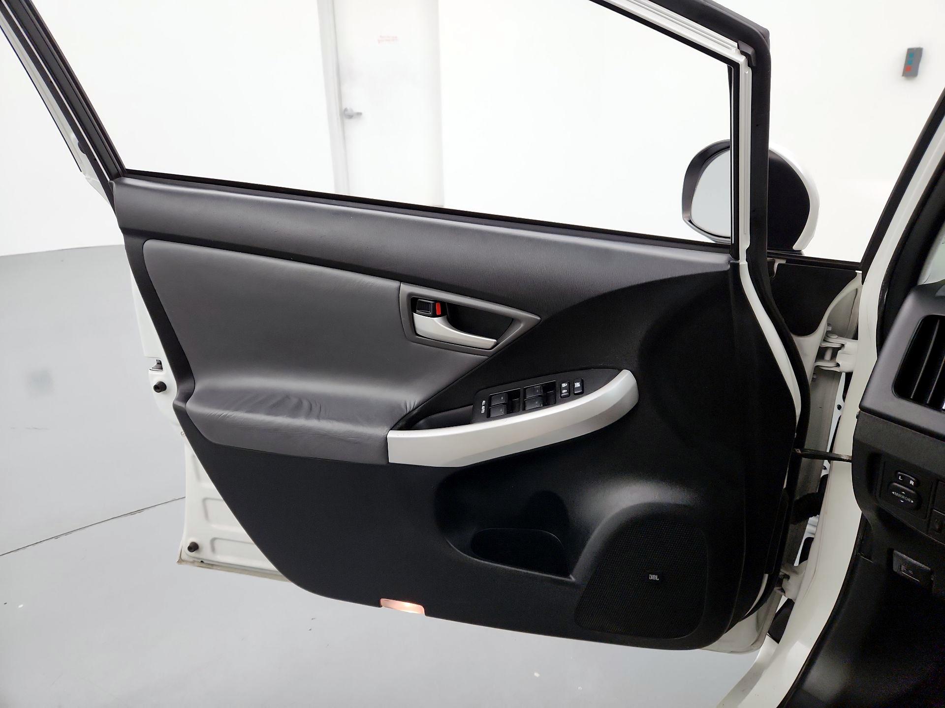 Thumbnail: 2015 Toyota Prius - 12