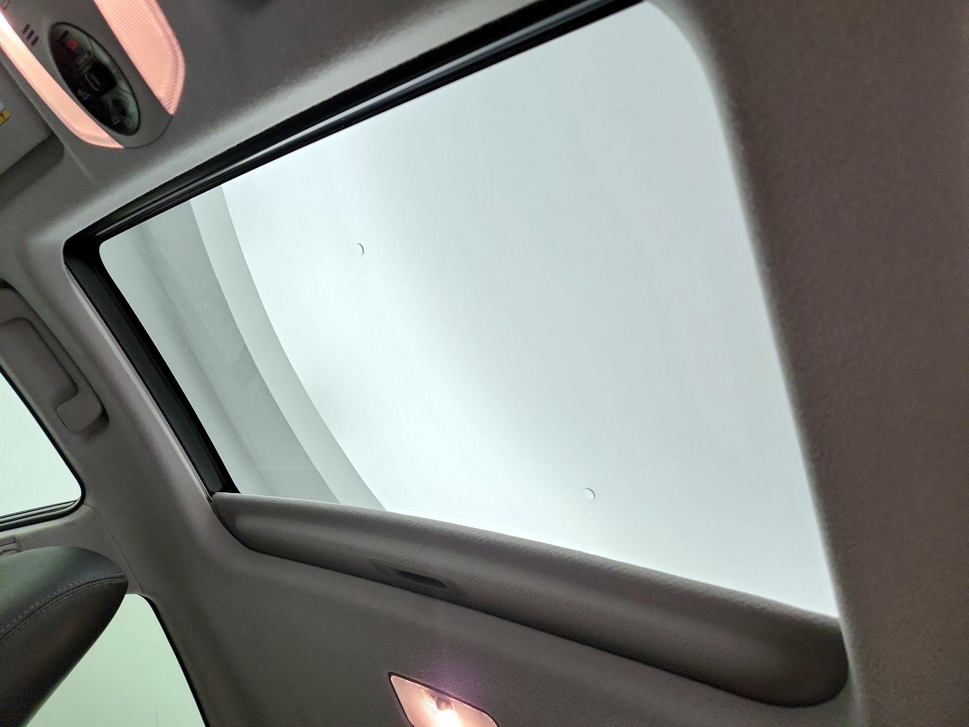Thumbnail: 2015 Toyota Prius - 20