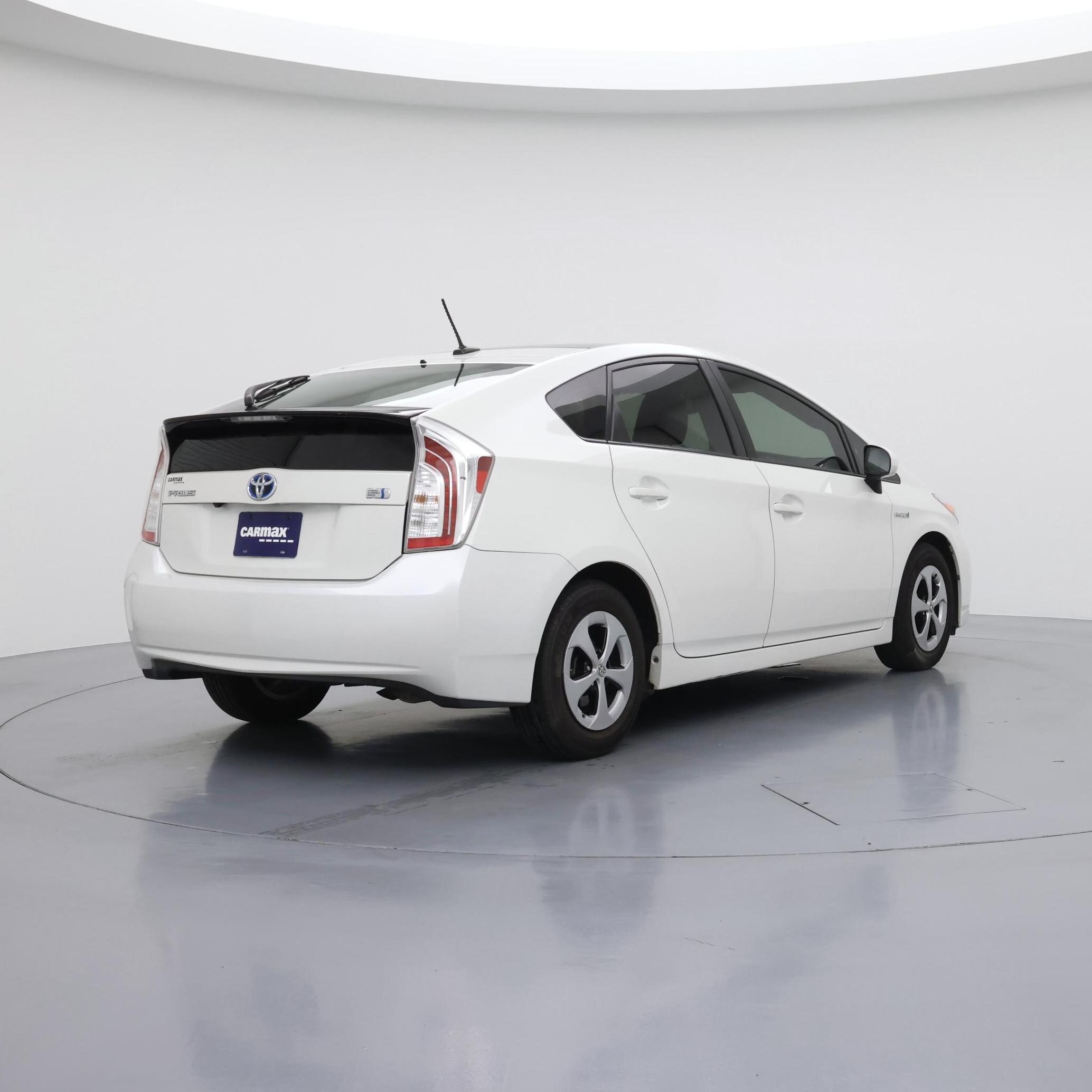 Thumbnail: 2015 Toyota Prius - 8