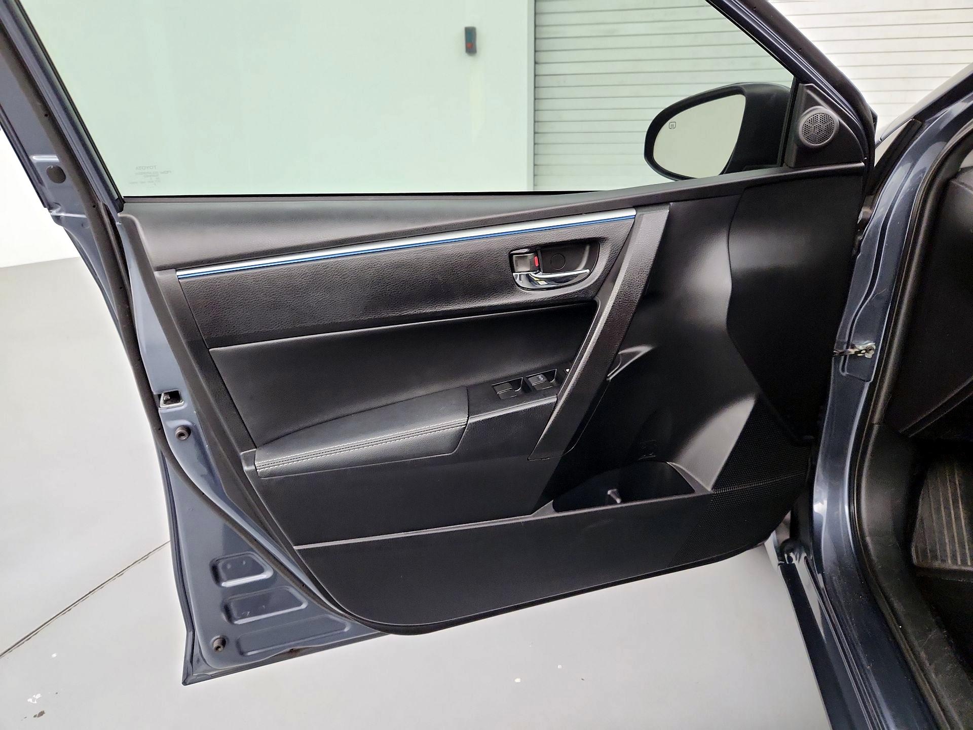Thumbnail: 2015 Toyota Corolla - 12
