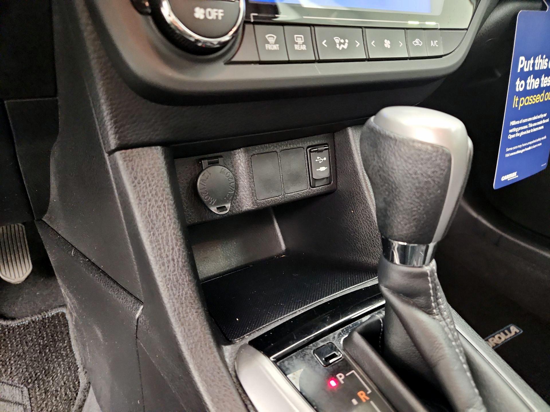 Thumbnail: 2015 Toyota Corolla - 18