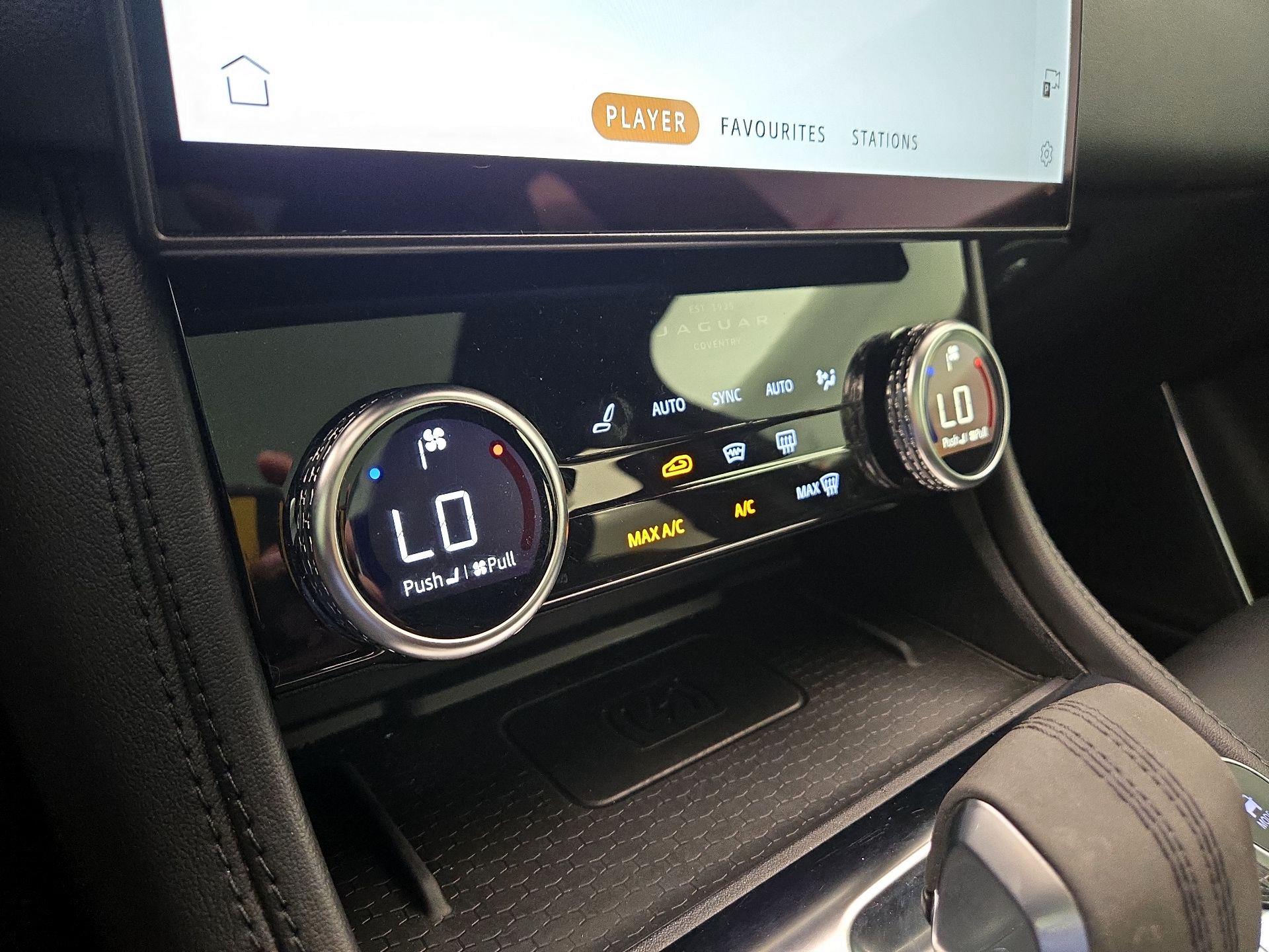 Thumbnail: 2021 Jaguar F-Pace - 17