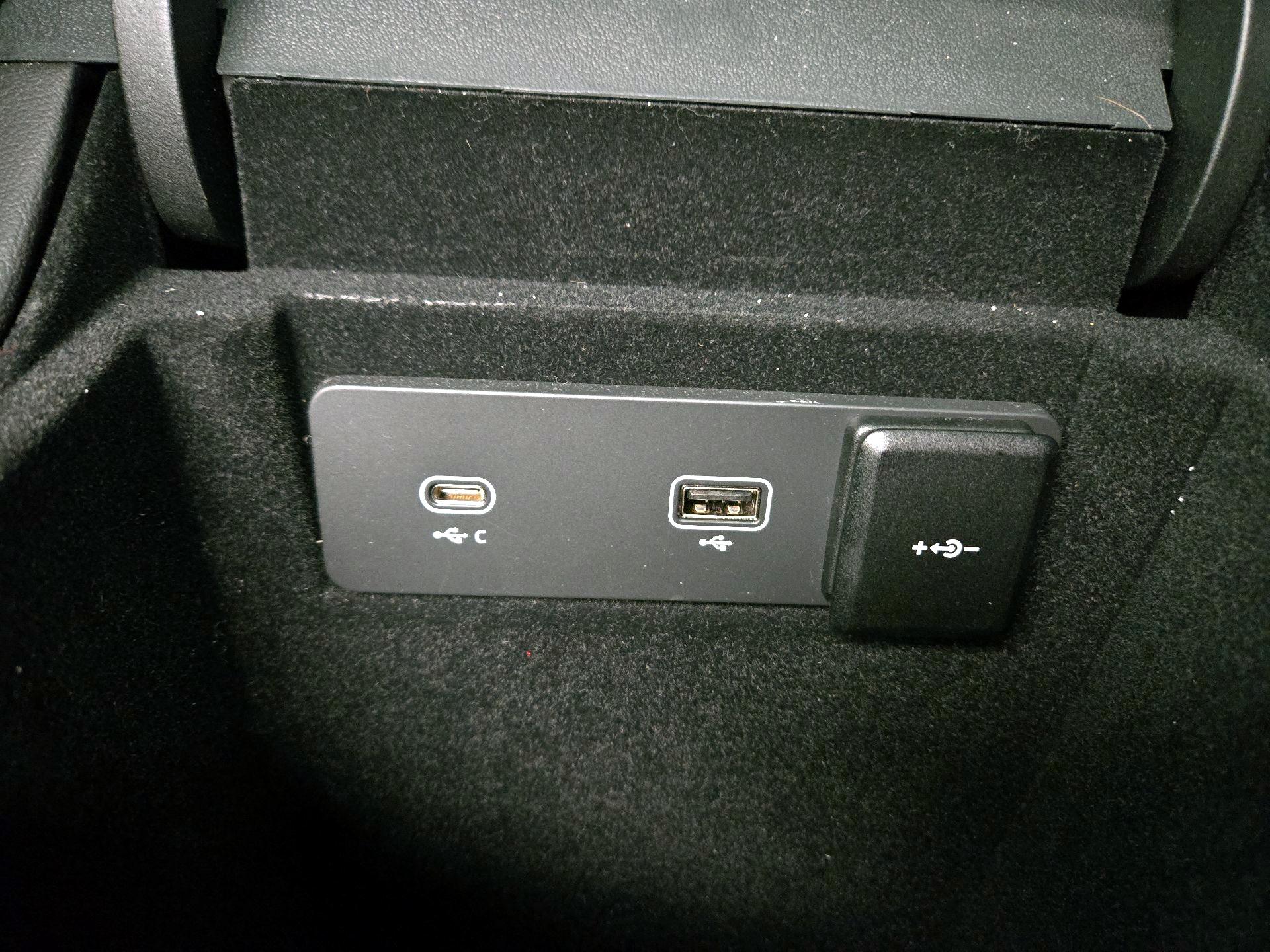 Thumbnail: 2021 Jaguar F-Pace - 19