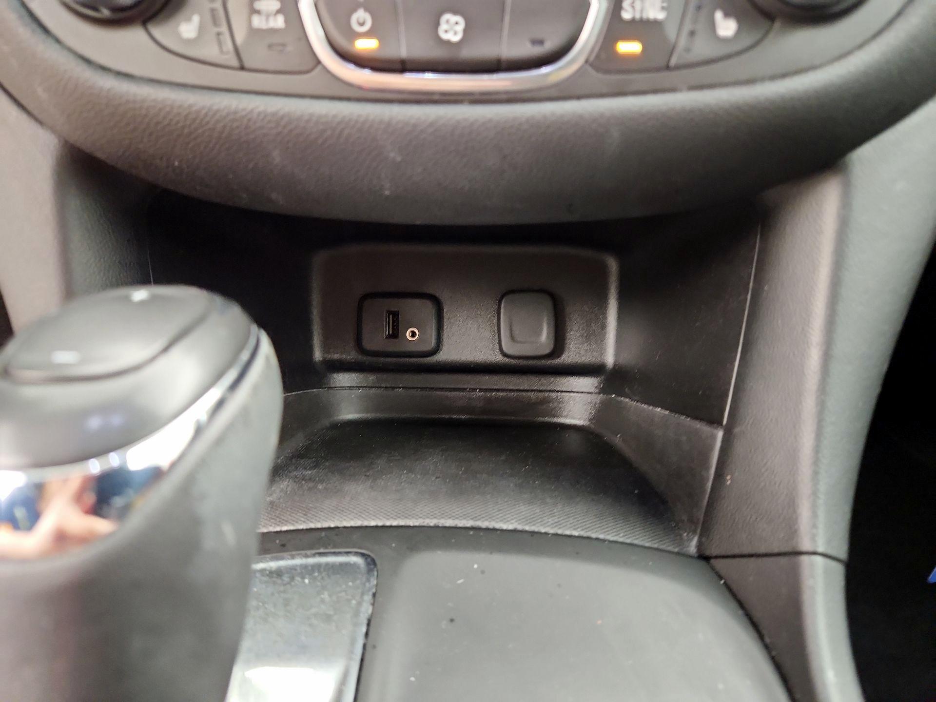 Thumbnail: 2018 Chevrolet Equinox - 18