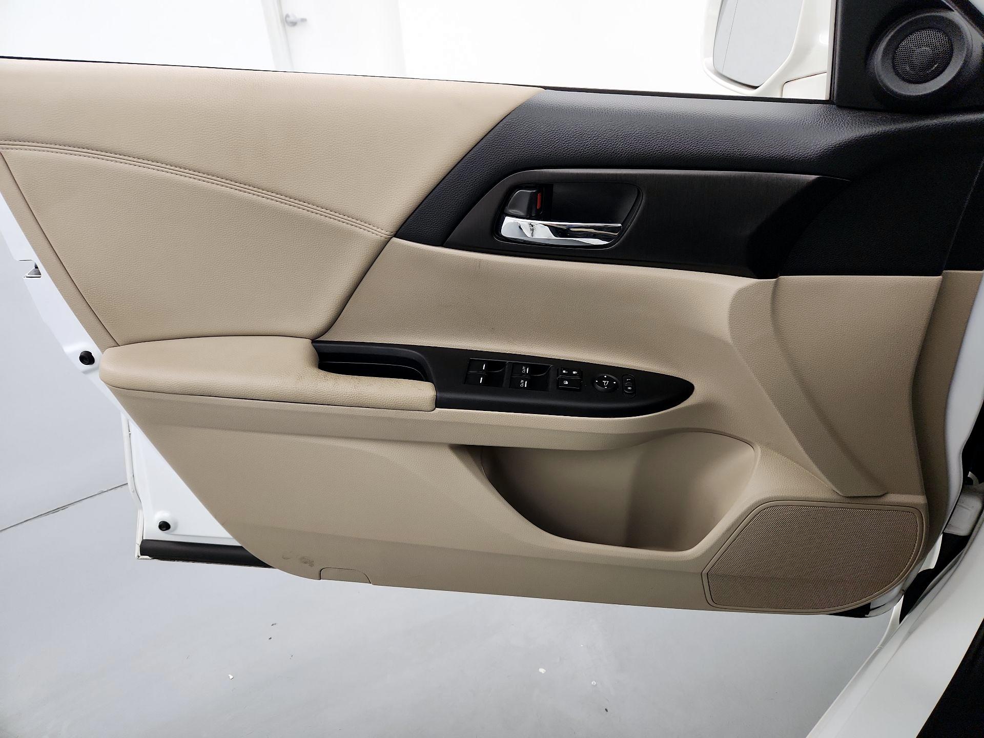 Thumbnail: 2015 Honda Accord - 12