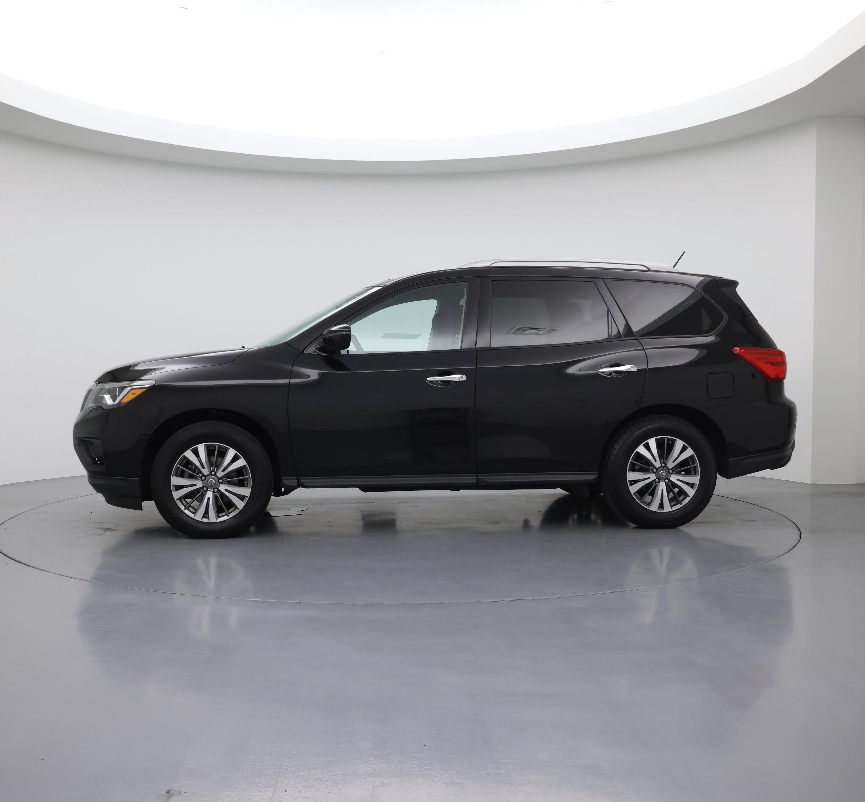 Thumbnail: 2018 Nissan Pathfinder - 3