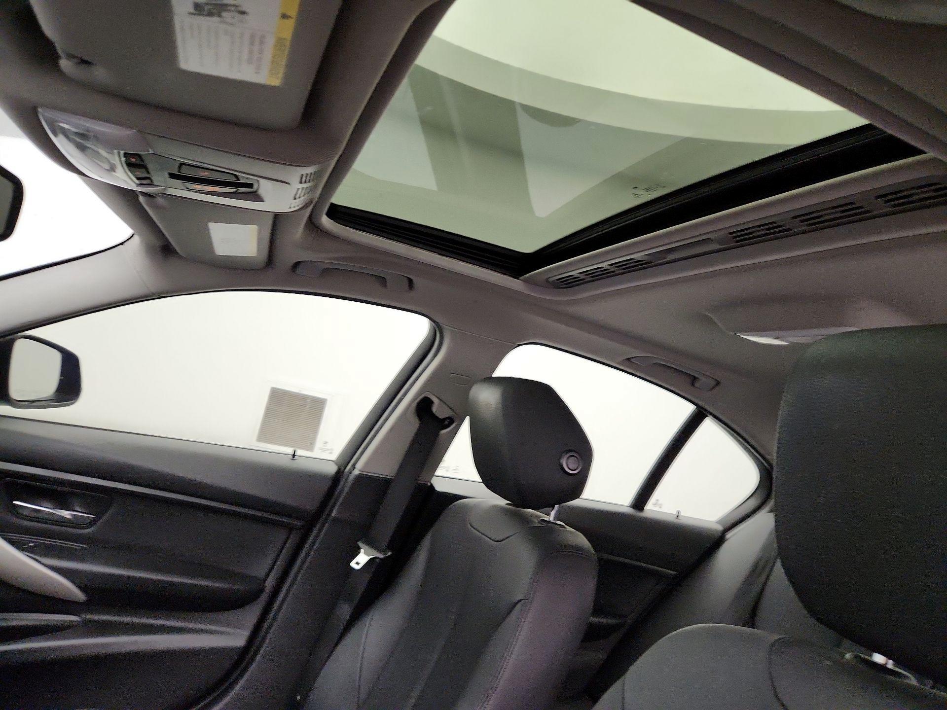 Thumbnail: 2016 BMW 3 Series - 19