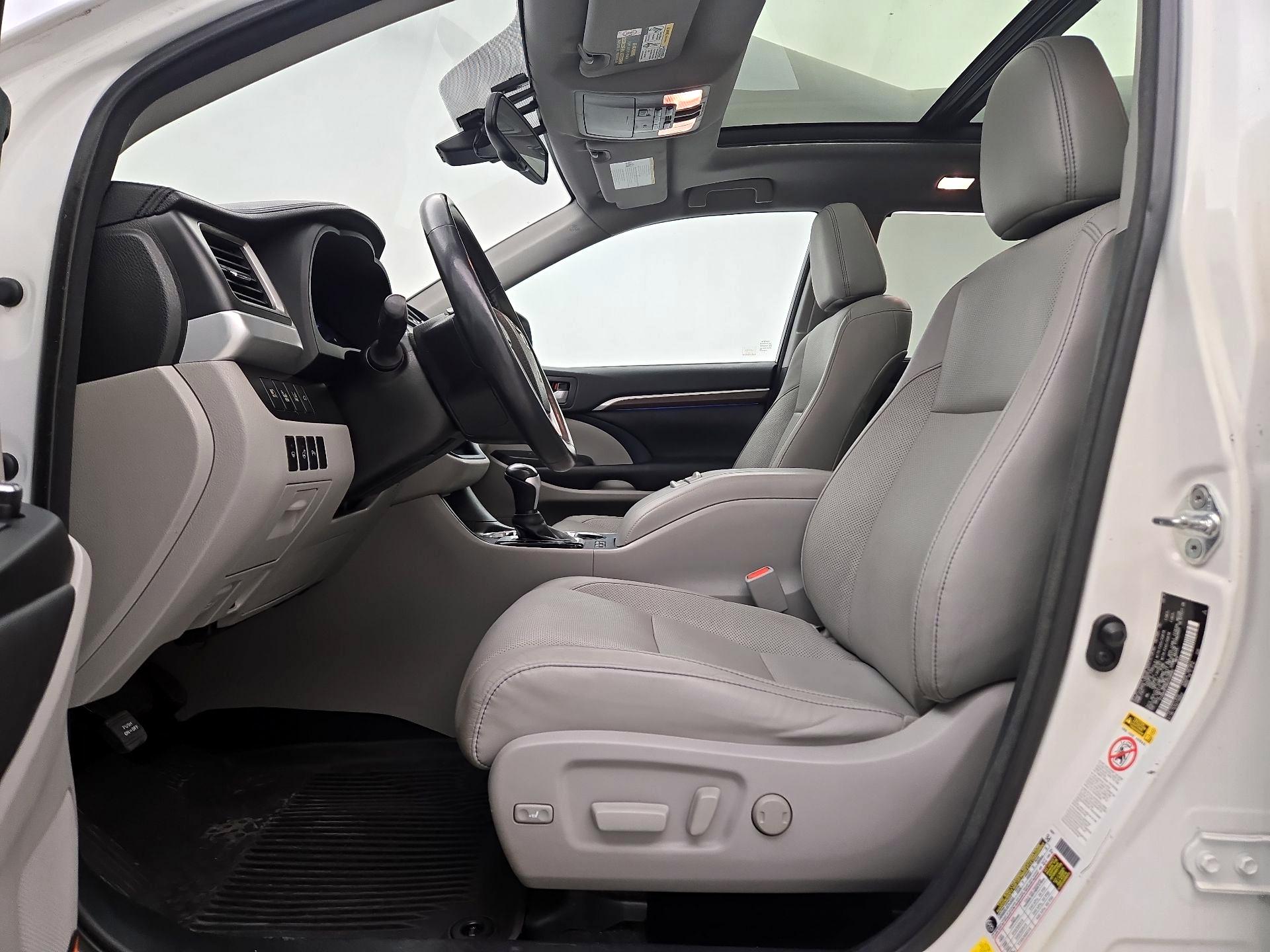 Thumbnail: 2016 Toyota Highlander - 11