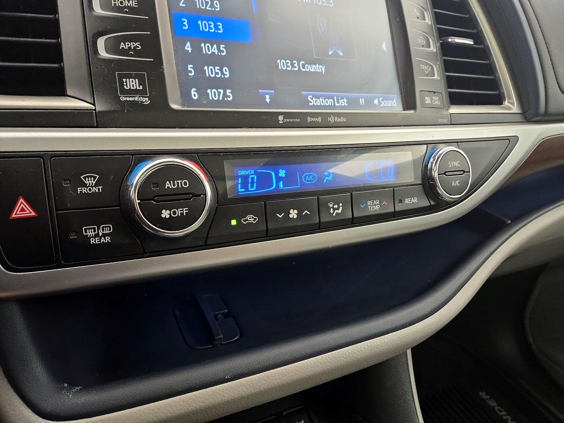 Thumbnail: 2016 Toyota Highlander - 16
