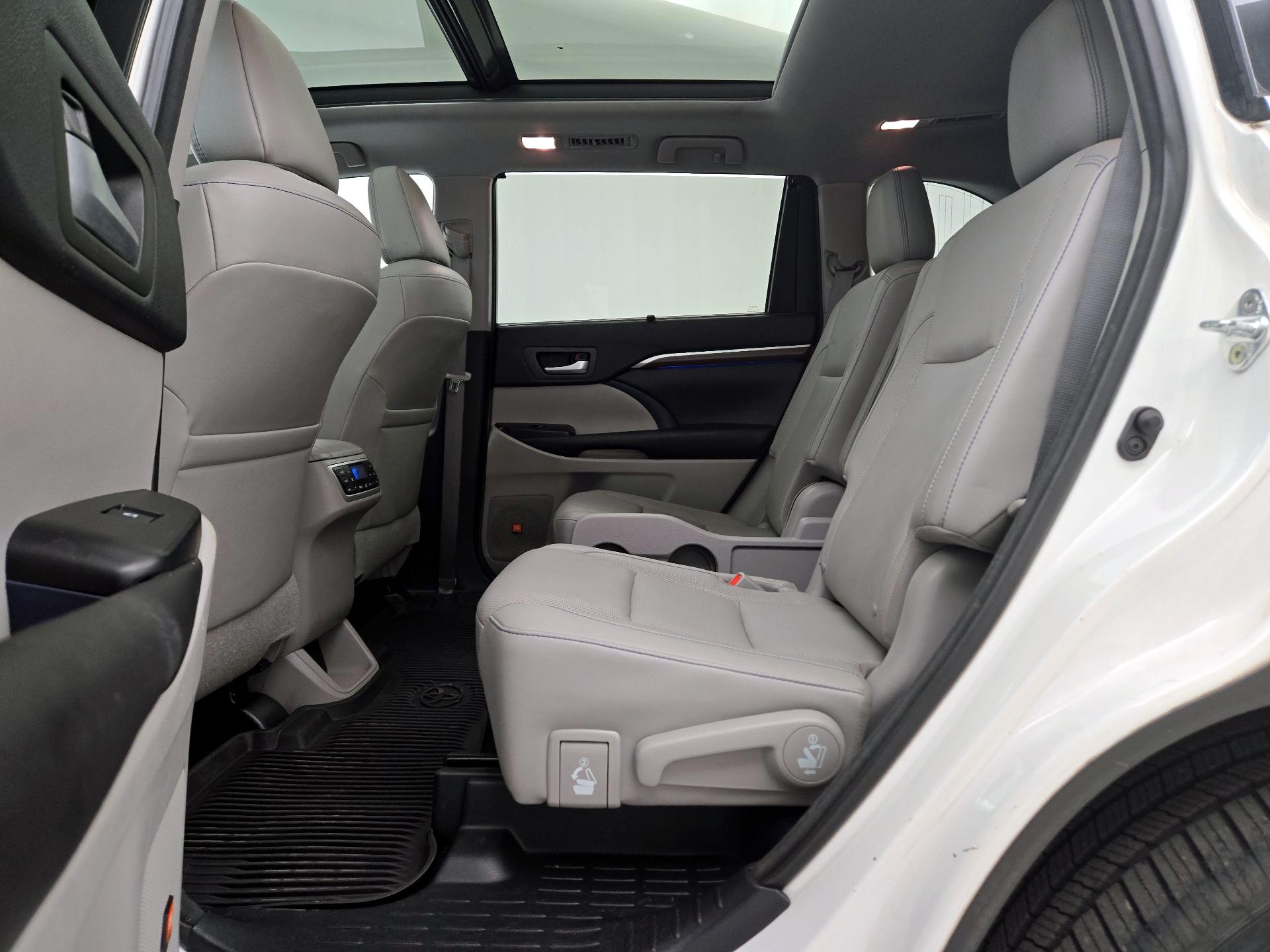 Thumbnail: 2016 Toyota Highlander - 20