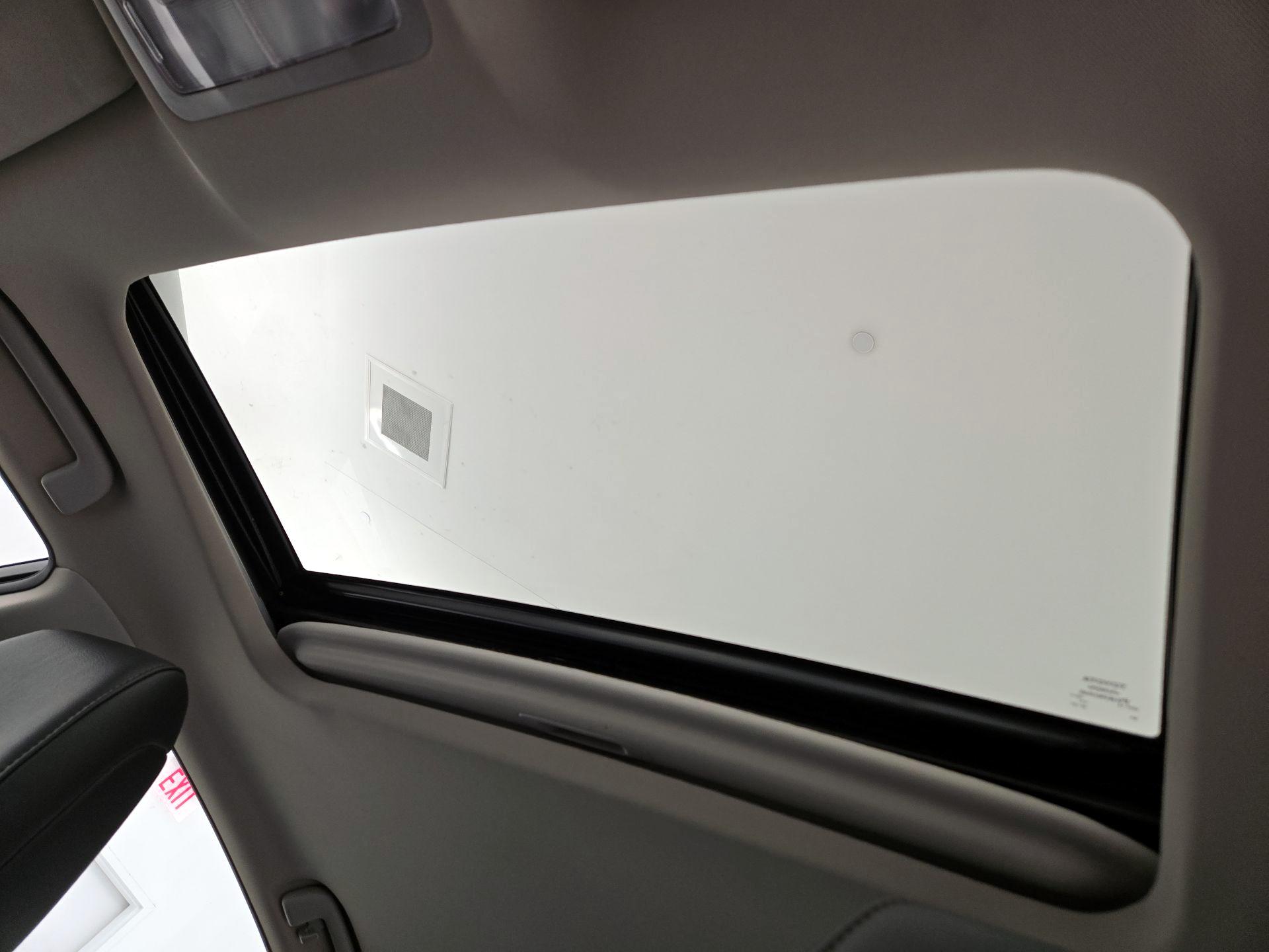 Thumbnail: 2016 Toyota Avalon - 19