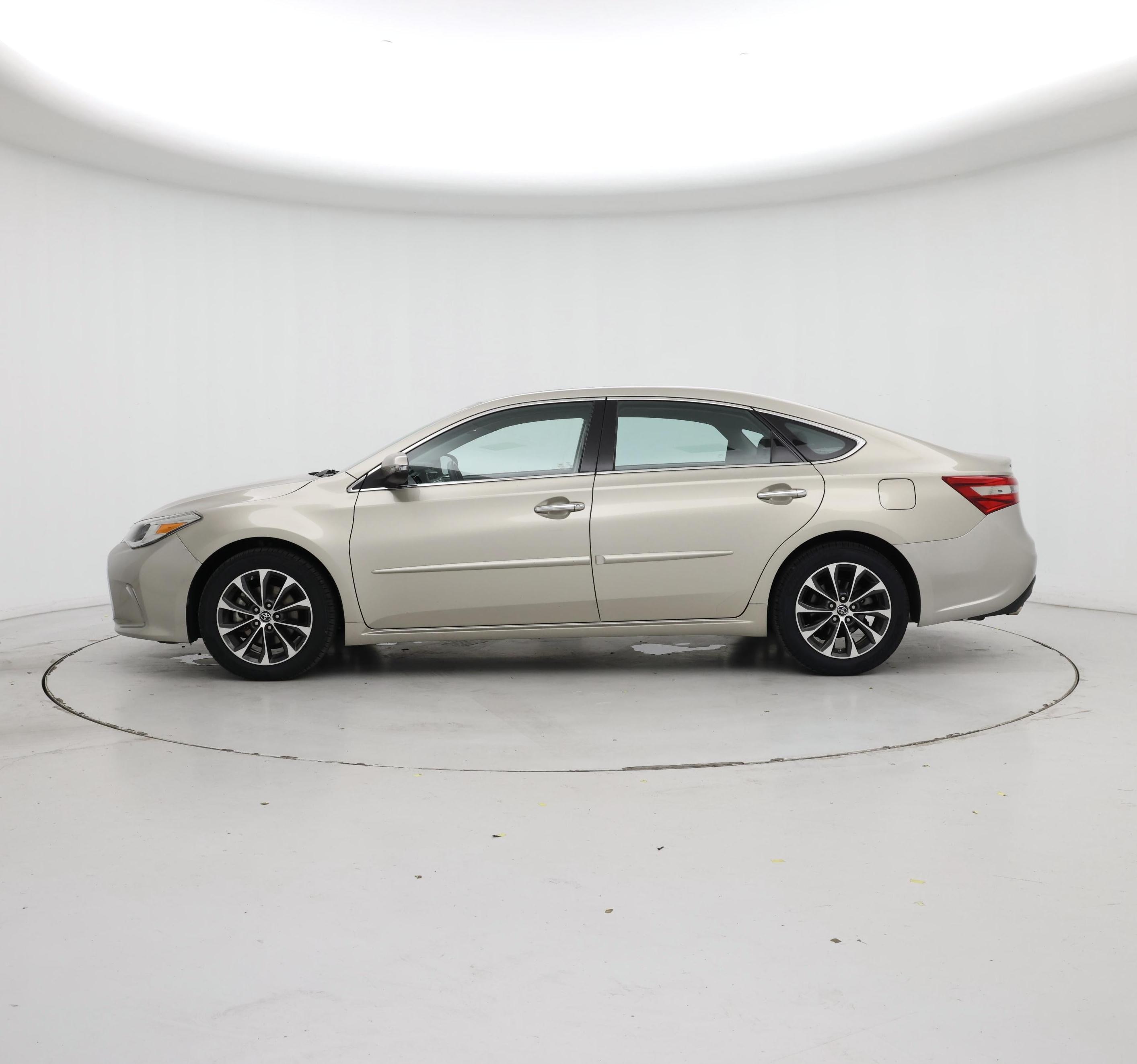 Thumbnail: 2016 Toyota Avalon - 3