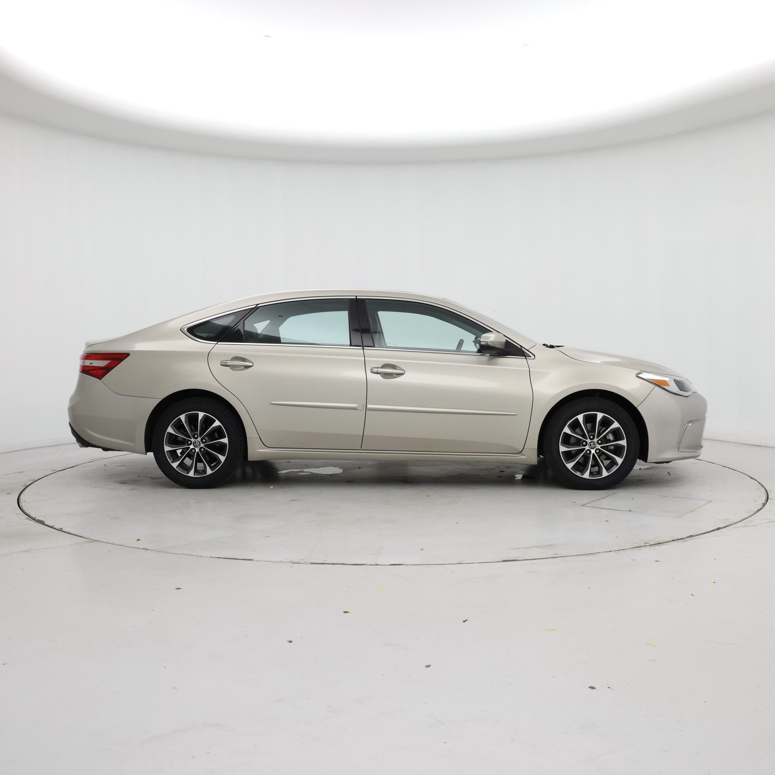 Thumbnail: 2016 Toyota Avalon - 7