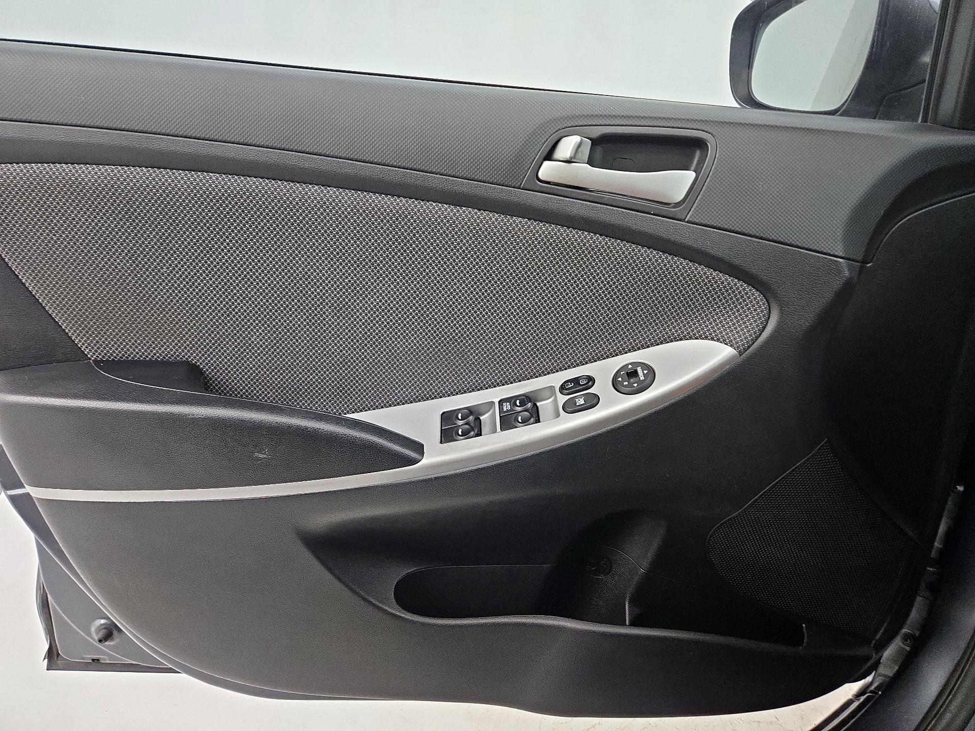 Thumbnail: 2013 Hyundai Accent - 12