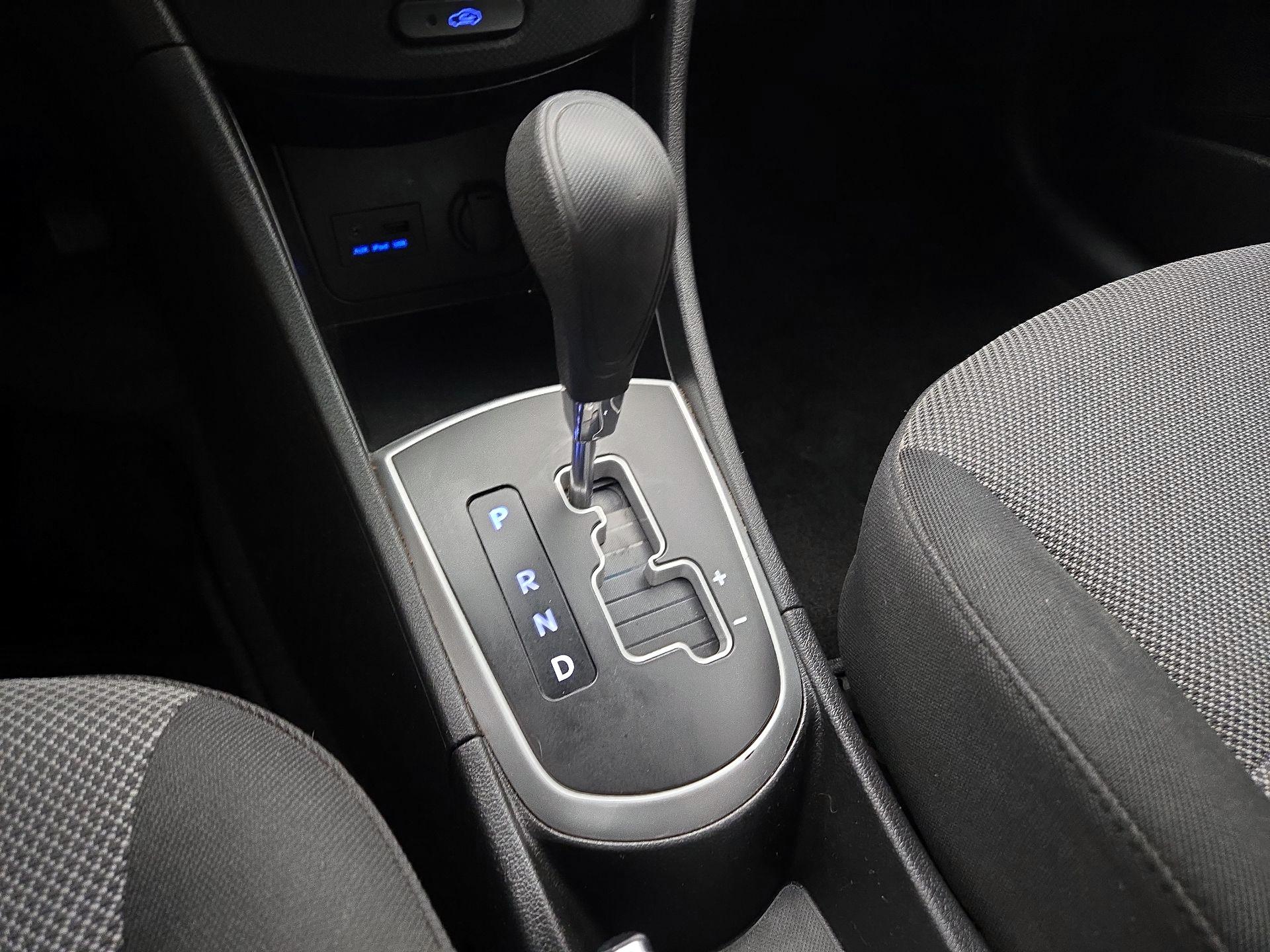 Thumbnail: 2013 Hyundai Accent - 16