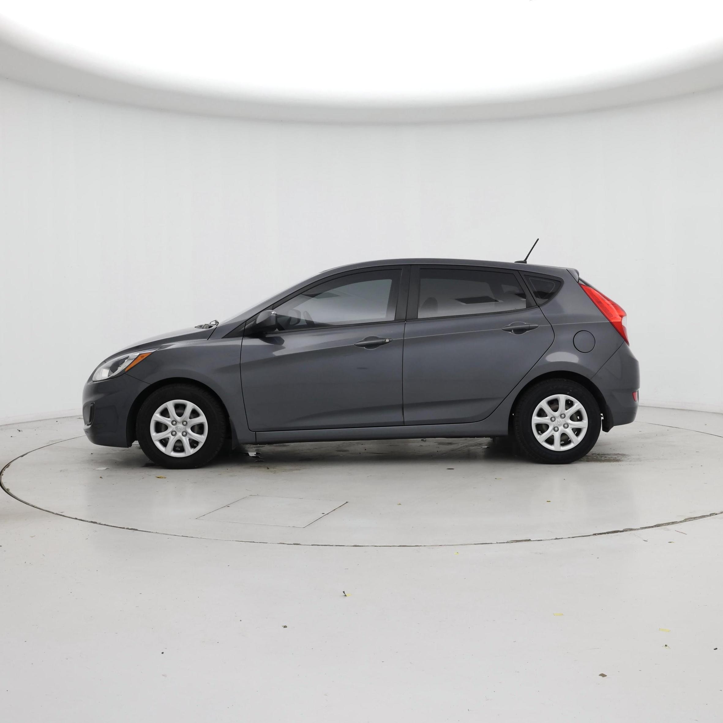 Thumbnail: 2013 Hyundai Accent - 3