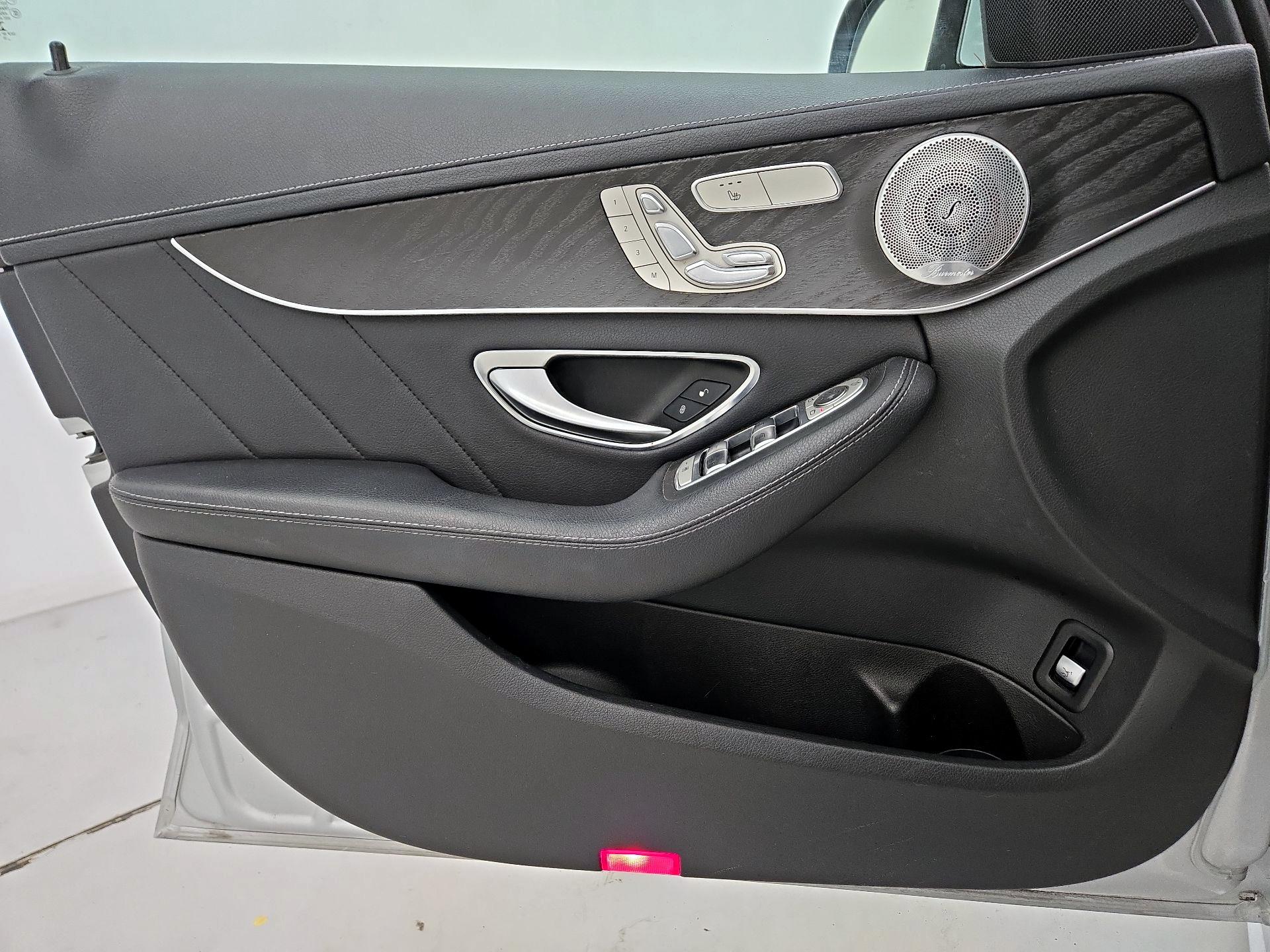 Thumbnail: 2016 Mercedes-Benz C-Class - 12