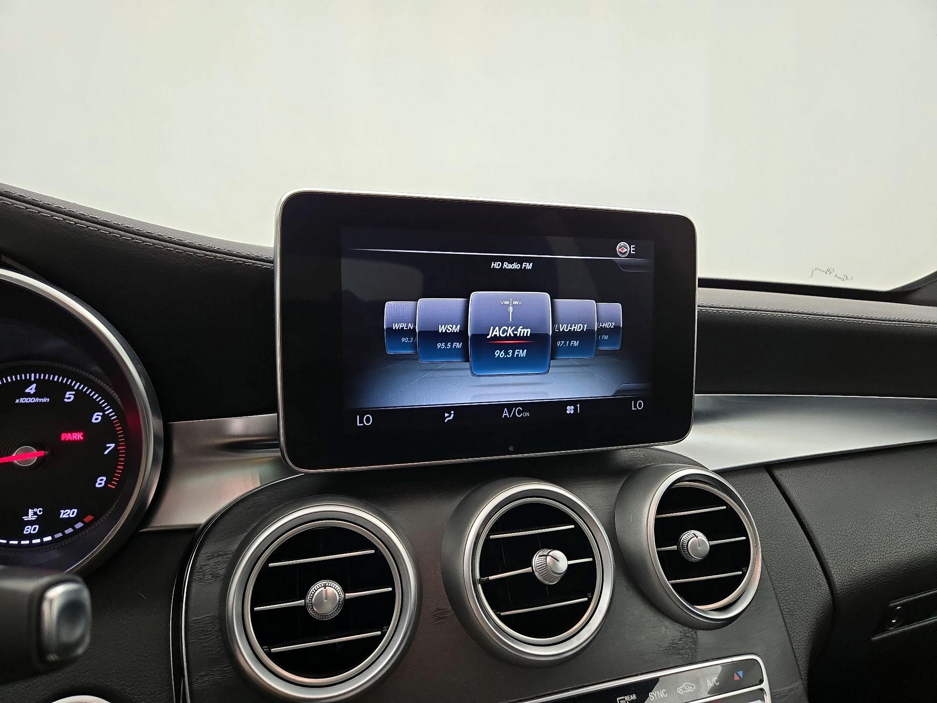 Thumbnail: 2016 Mercedes-Benz C-Class - 15