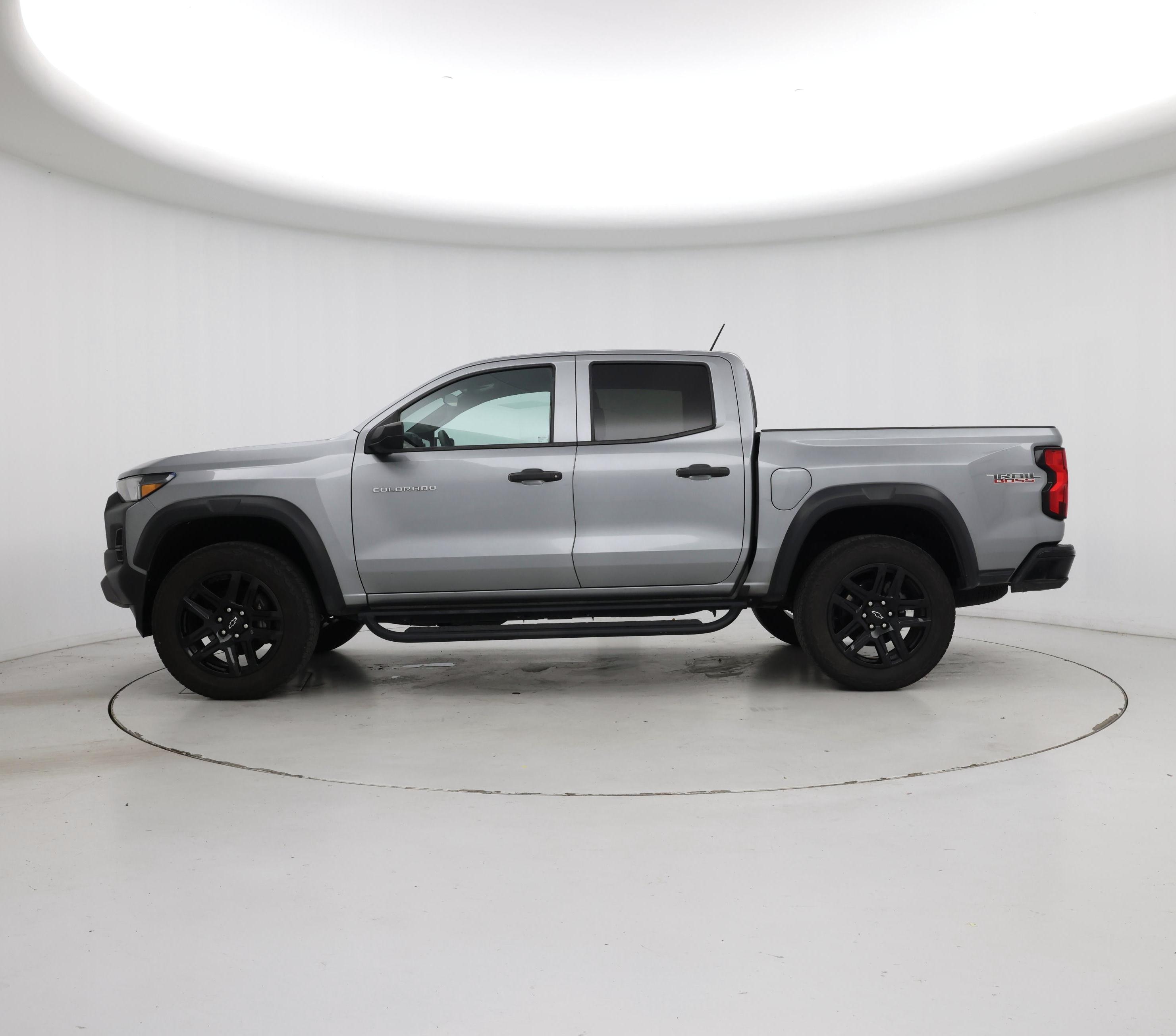 Thumbnail: 2023 Chevrolet Colorado - 3