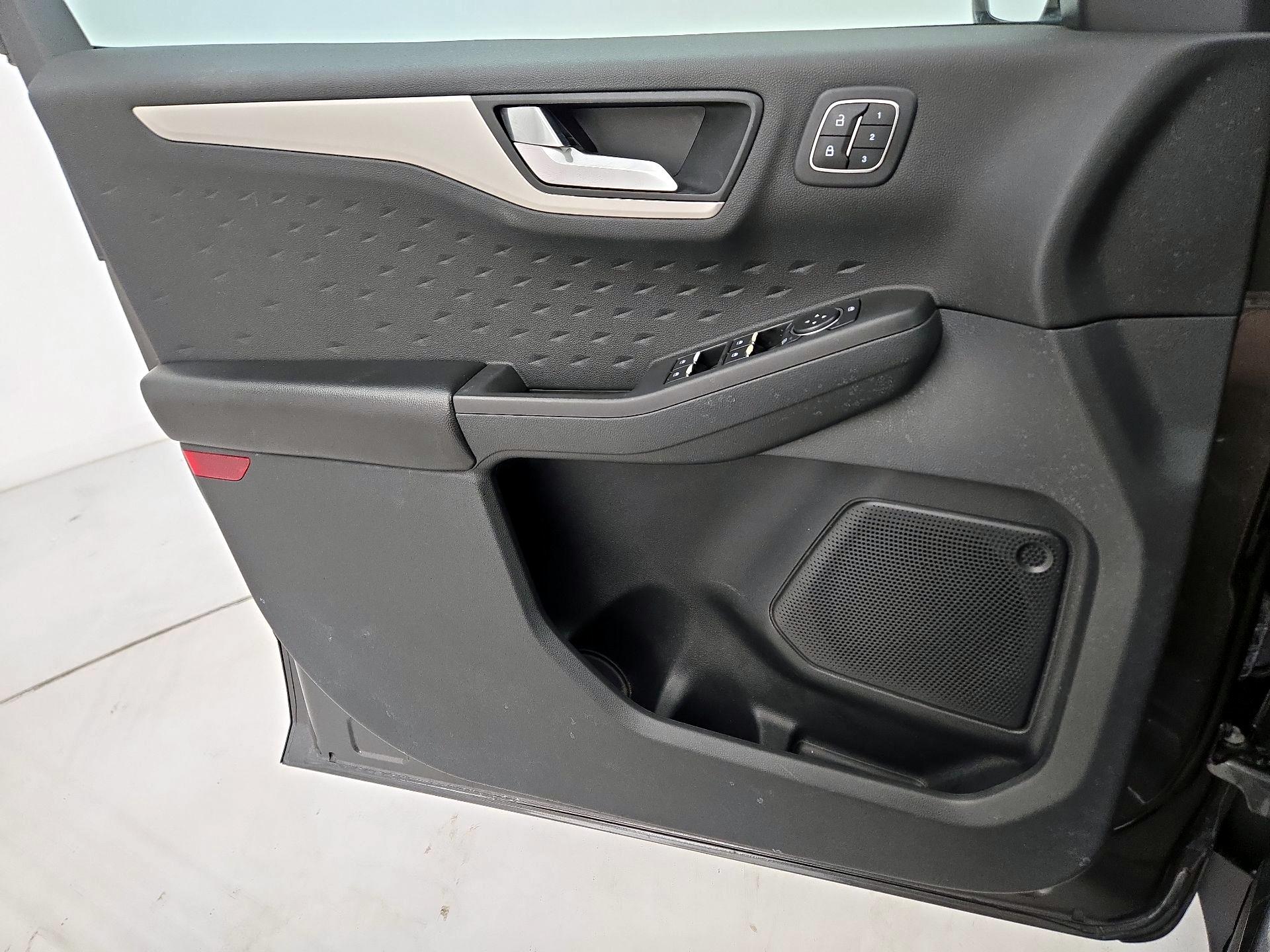 Thumbnail: 2020 Ford Escape - 12