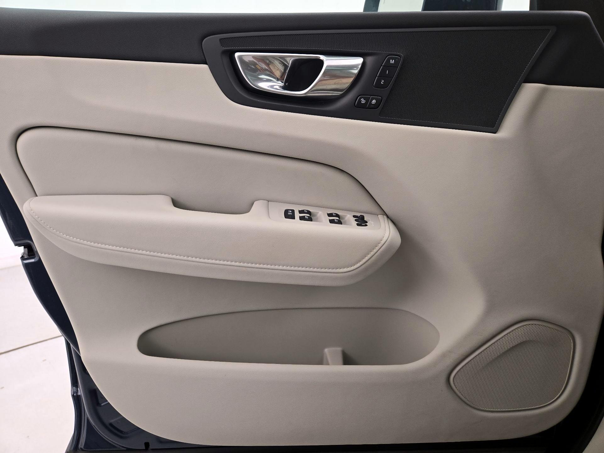 Thumbnail: 2023 Volvo XC60 - 12