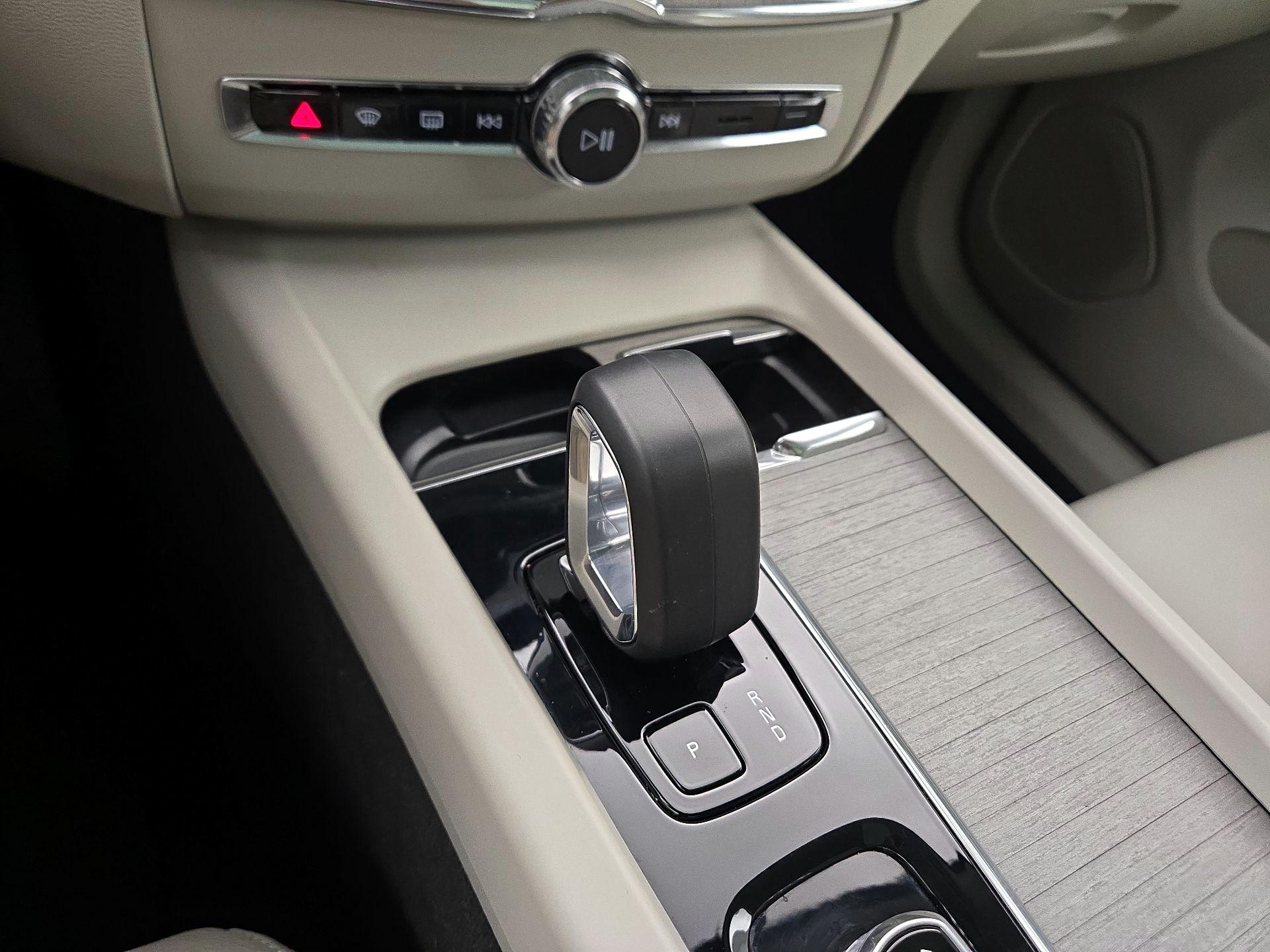 Thumbnail: 2023 Volvo XC60 - 17