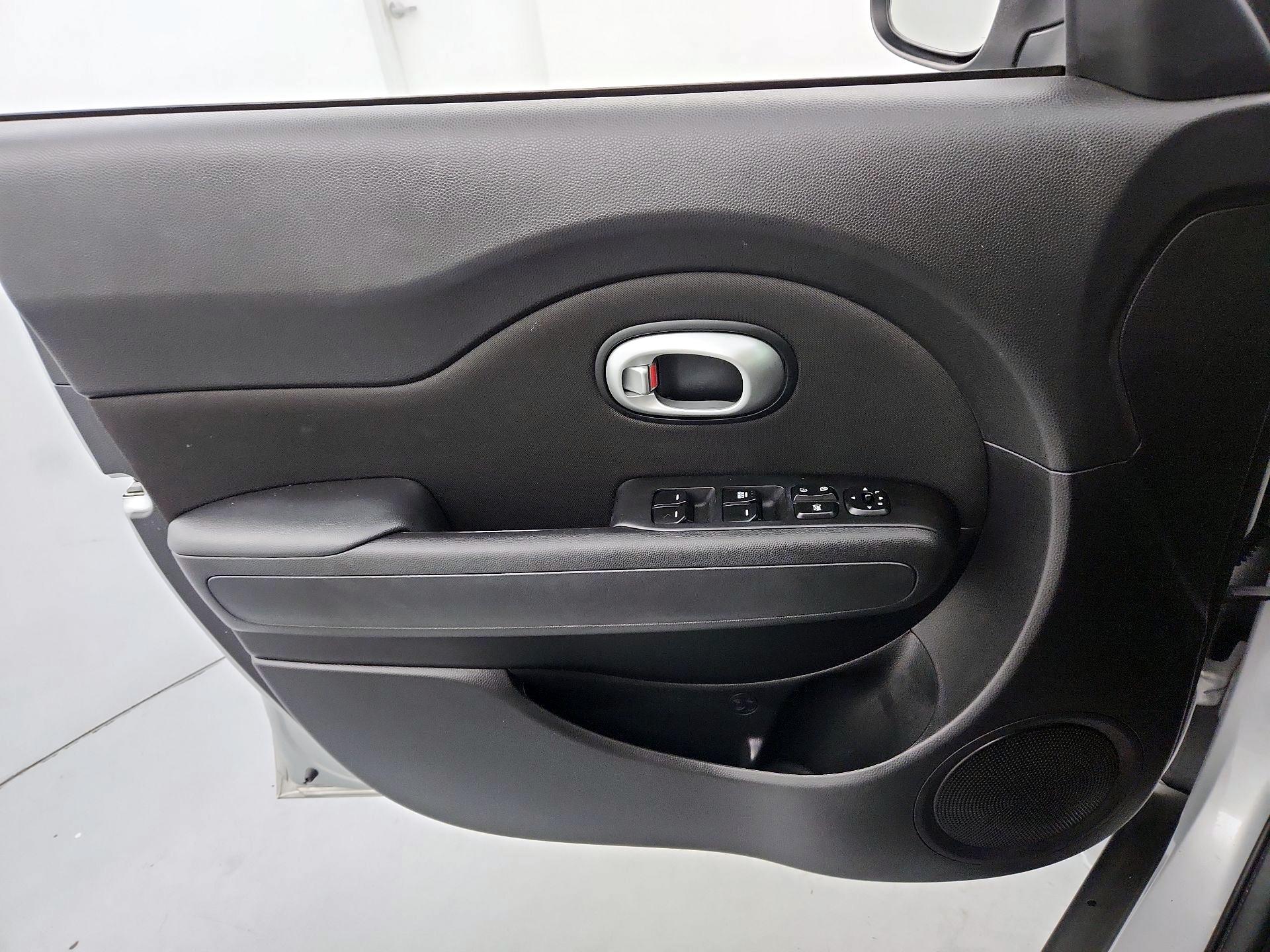 Thumbnail: 2016 Kia Soul - 12