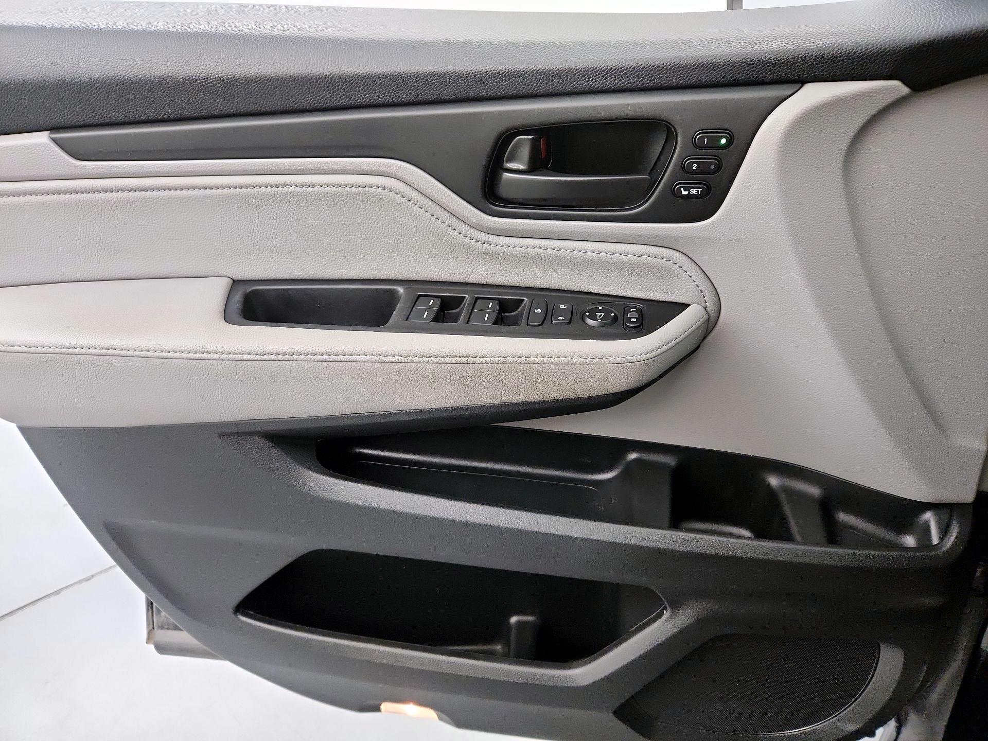 Thumbnail: 2019 Honda Odyssey - 12