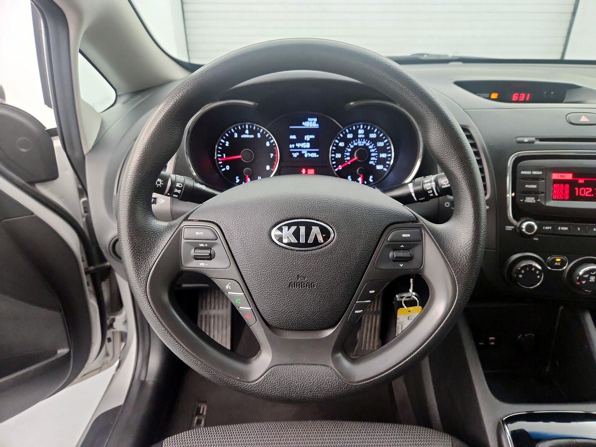 Thumbnail: 2017 Kia Forte - 10