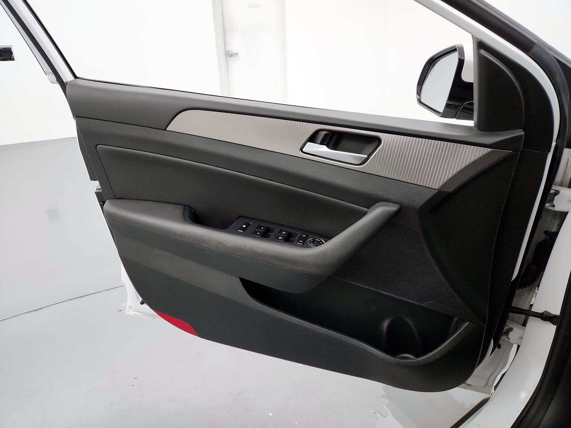 Thumbnail: 2018 Hyundai Sonata - 12